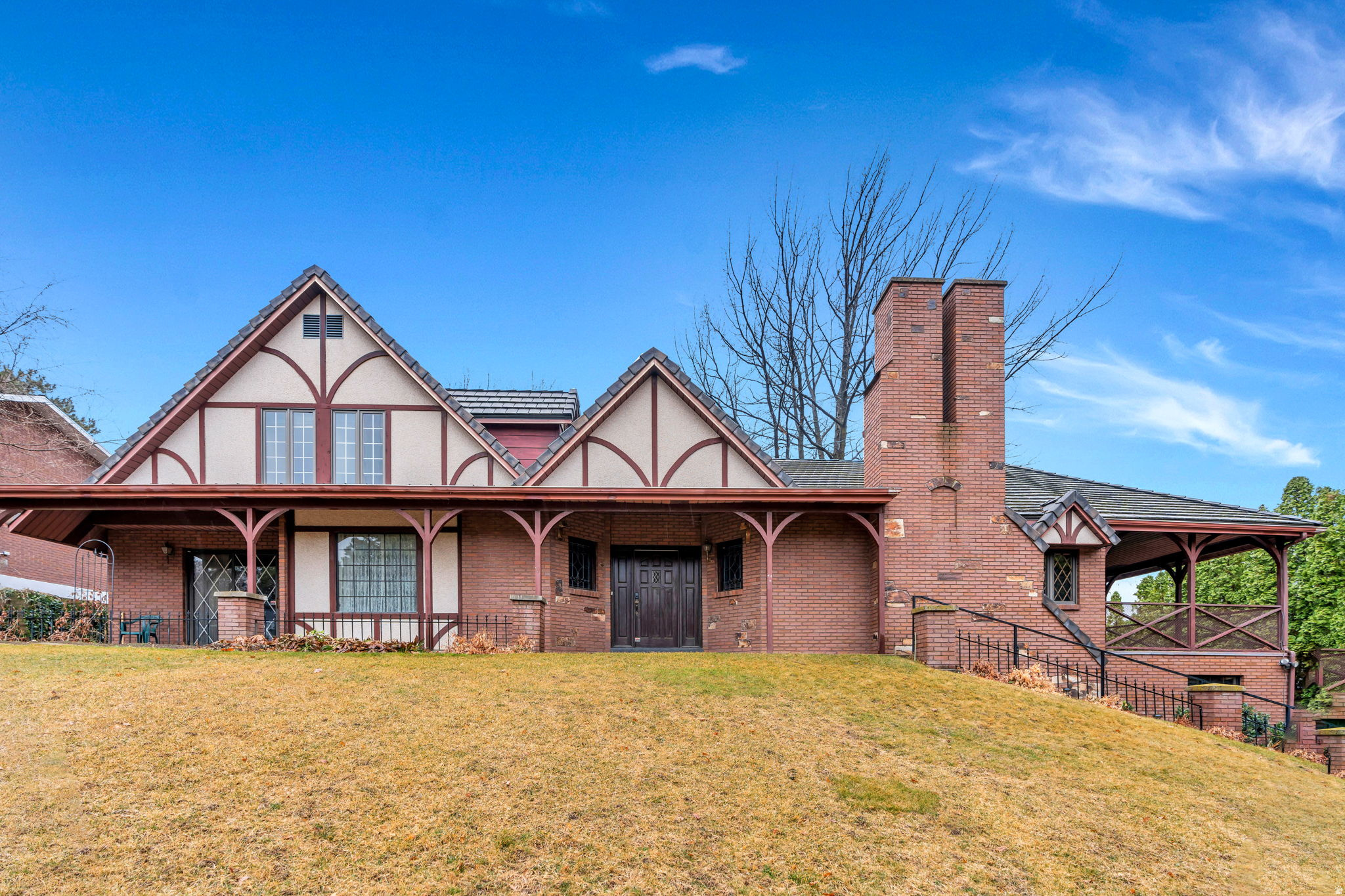 540 E QUAIL RD