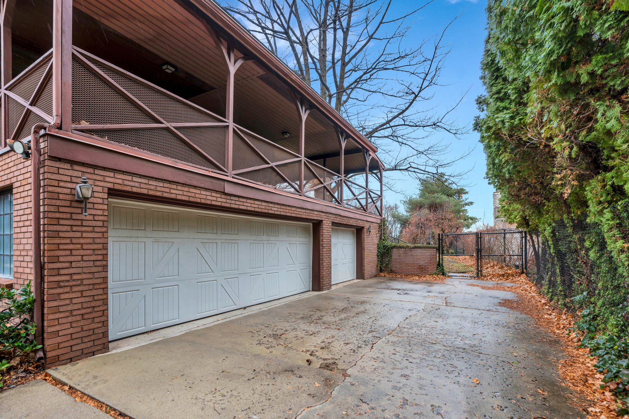 540 E QUAIL RD