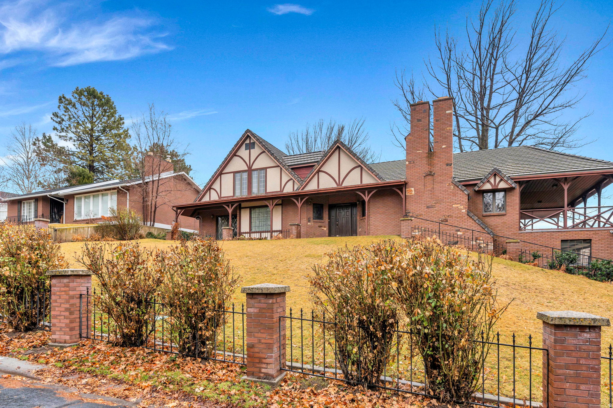 540 E QUAIL RD