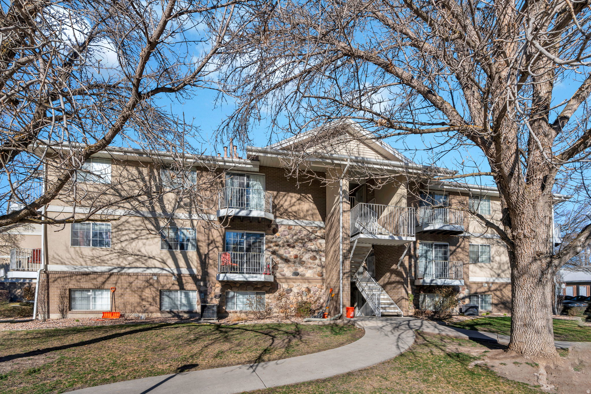 1273 N RIVERSIDE AVE #6
