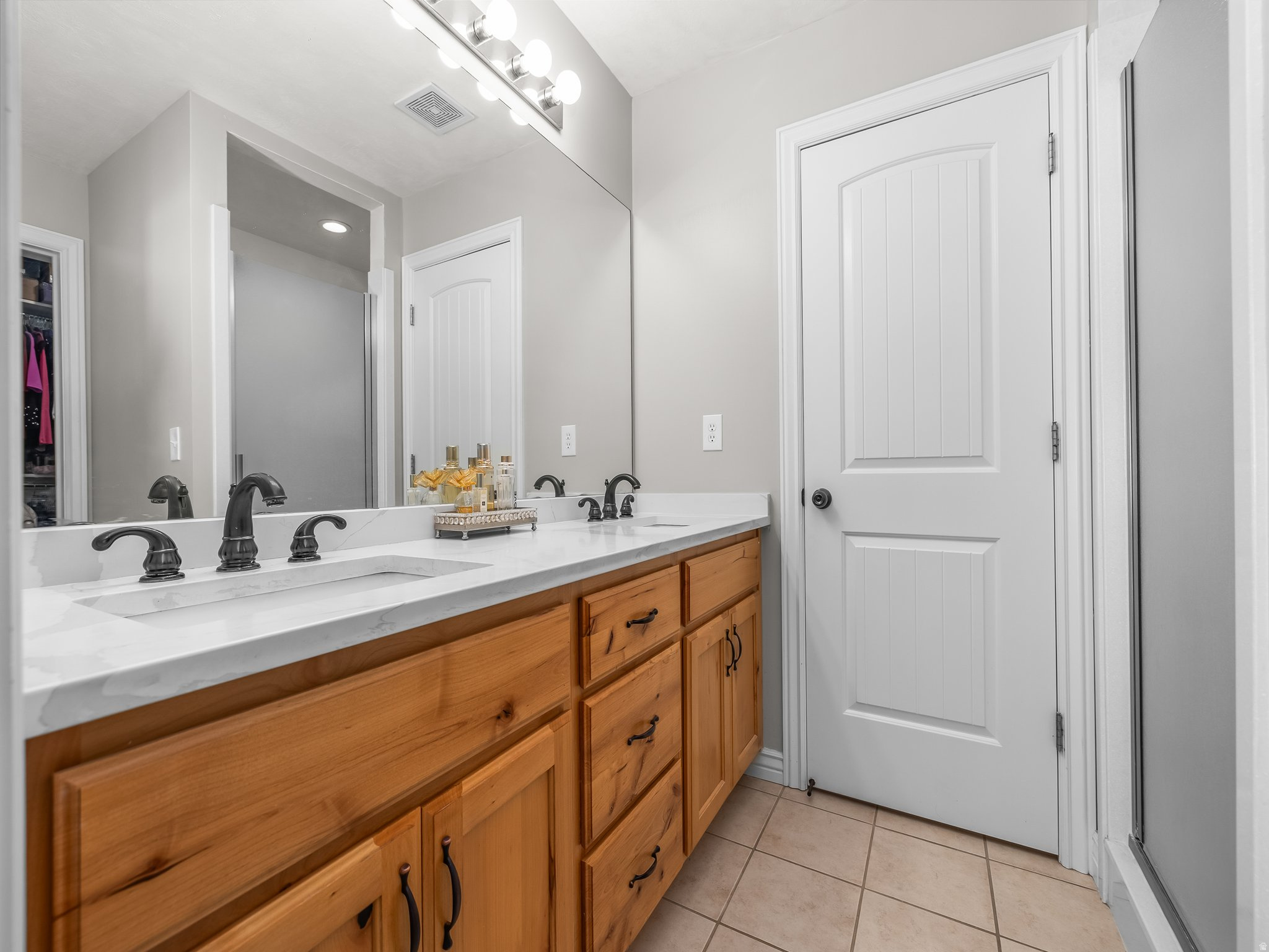 4001 E EAGLE TOP CT