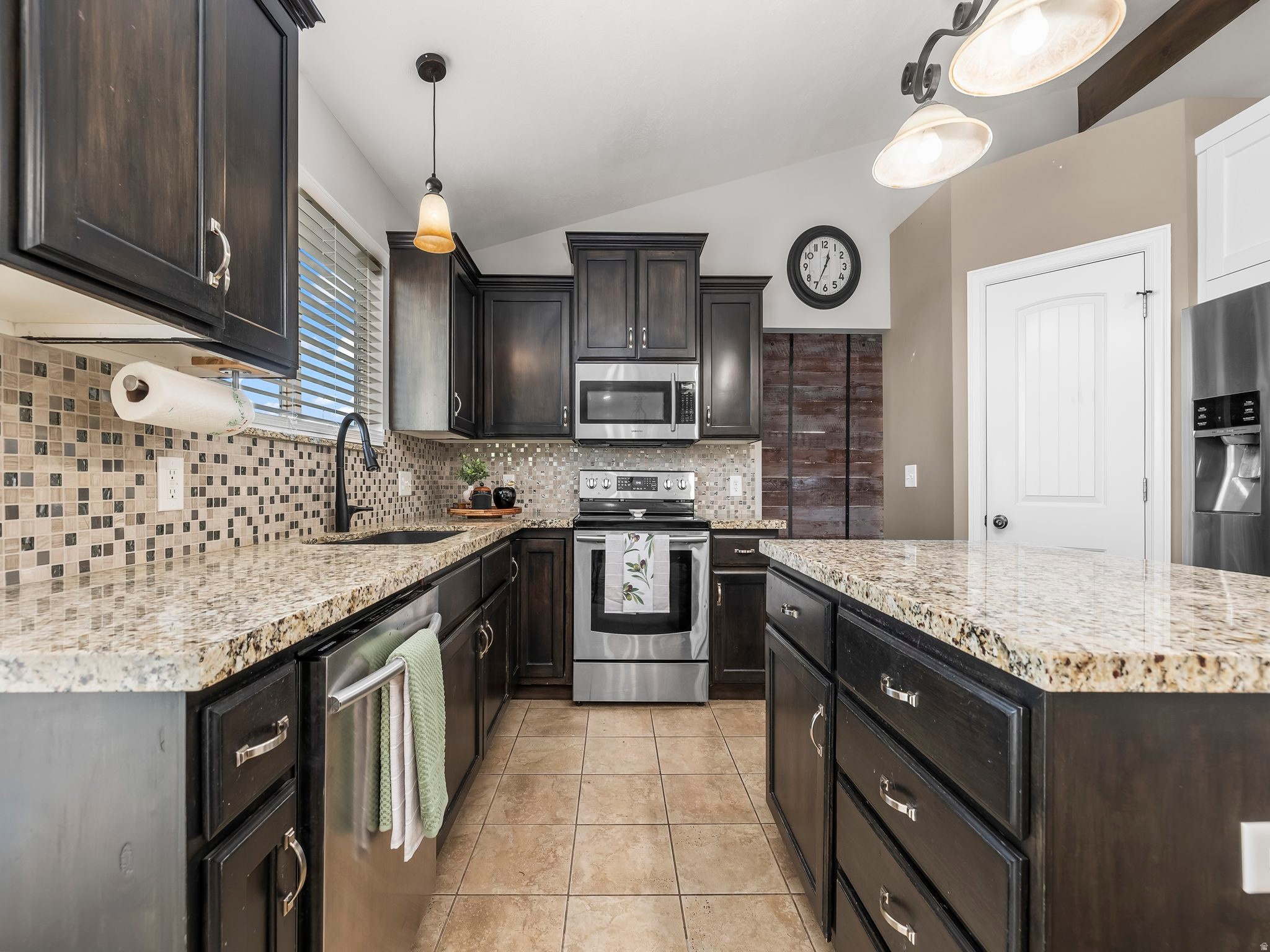 4001 E EAGLE TOP CT