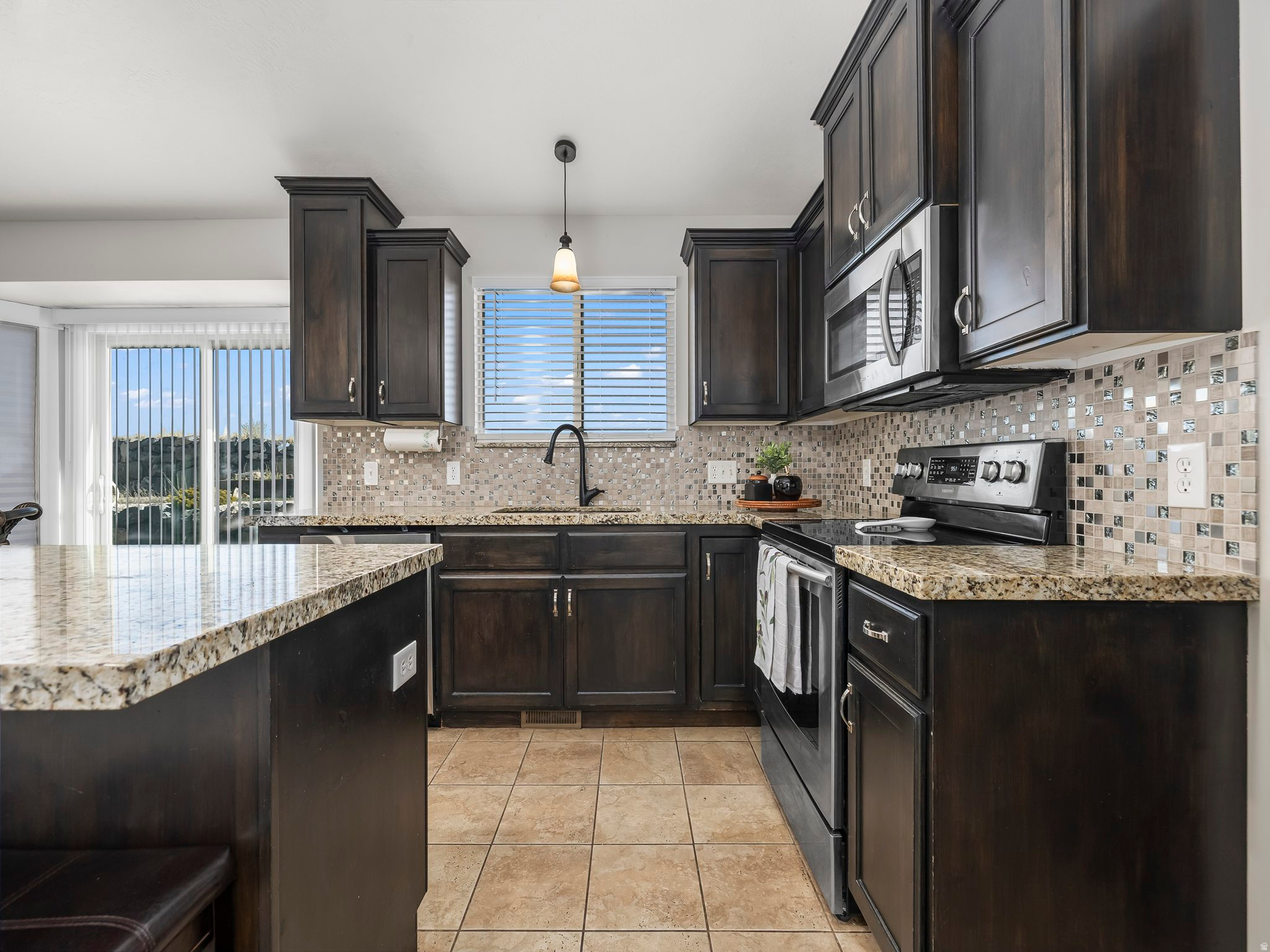4001 E EAGLE TOP CT
