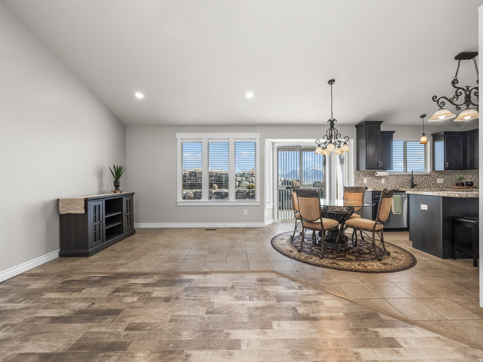 4001 E EAGLE TOP CT
