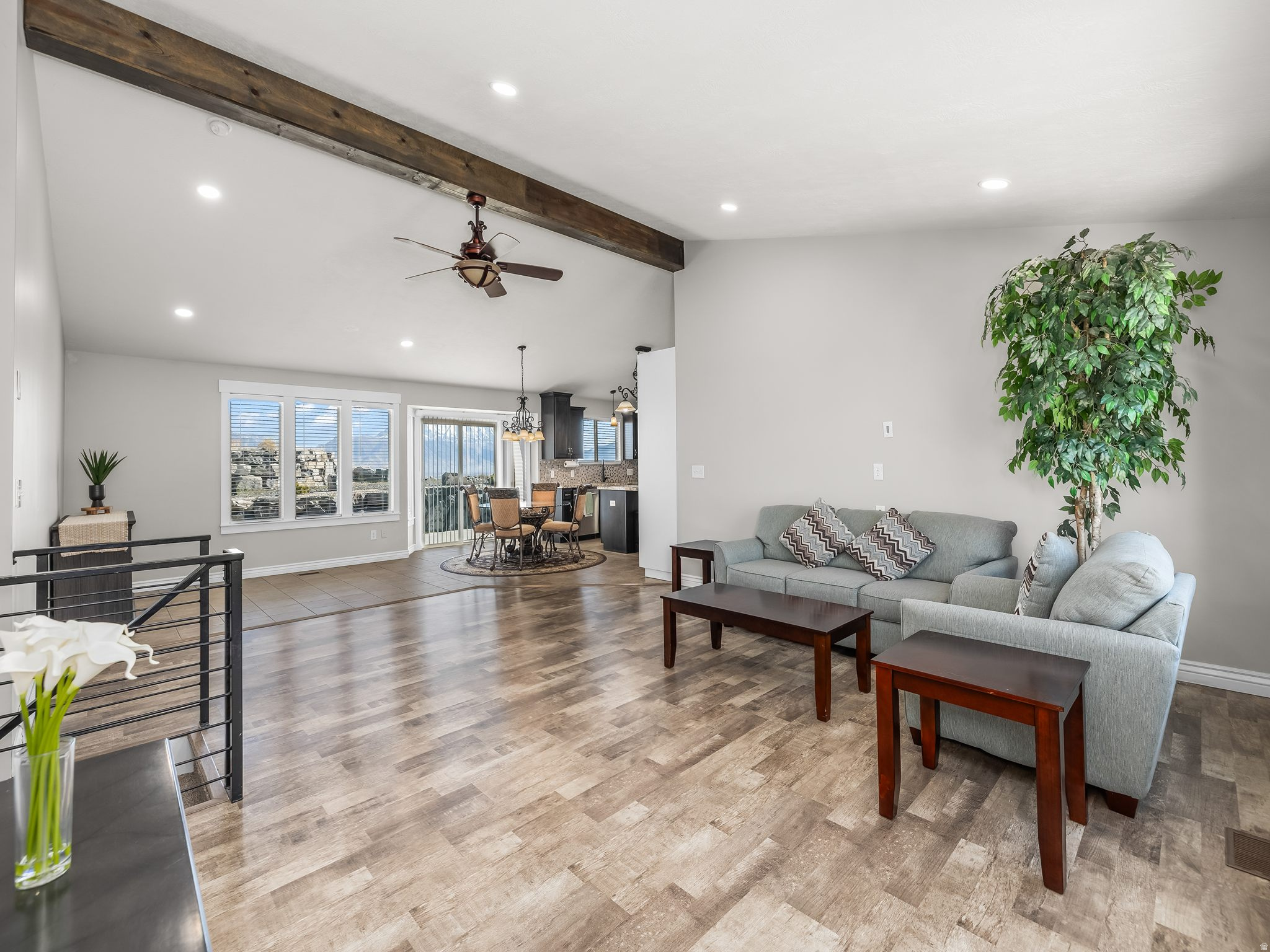 4001 E EAGLE TOP CT