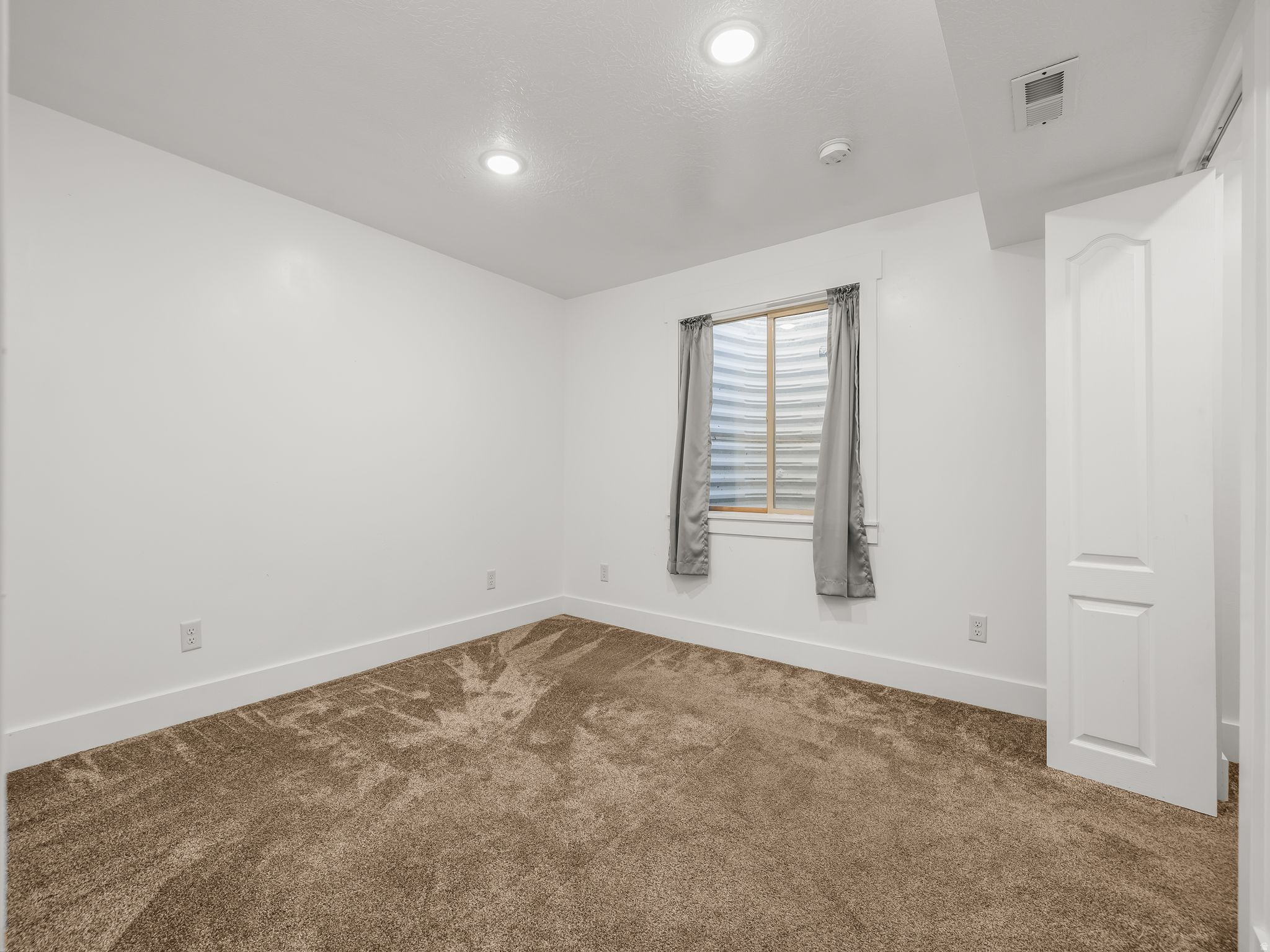 4001 E EAGLE TOP CT