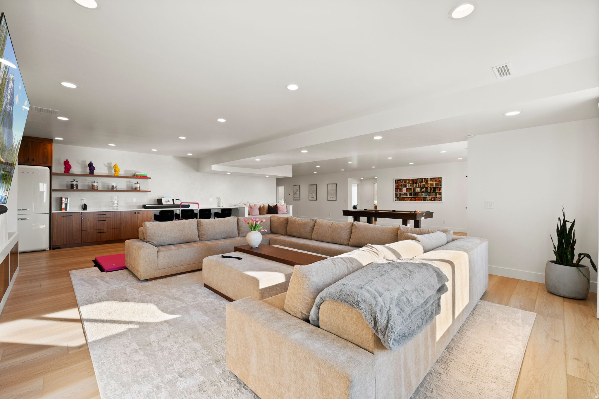 343 W BAY DR