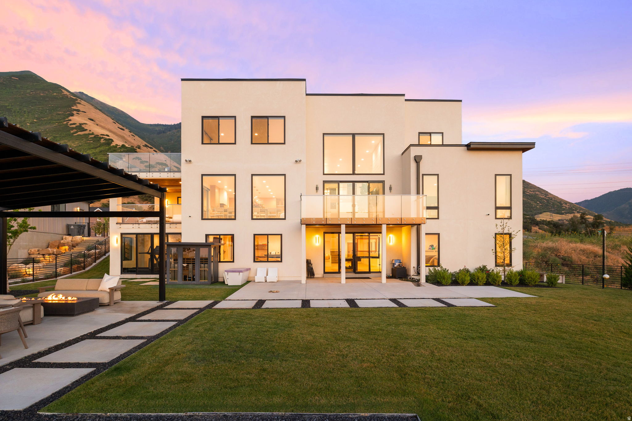 343 W BAY DR