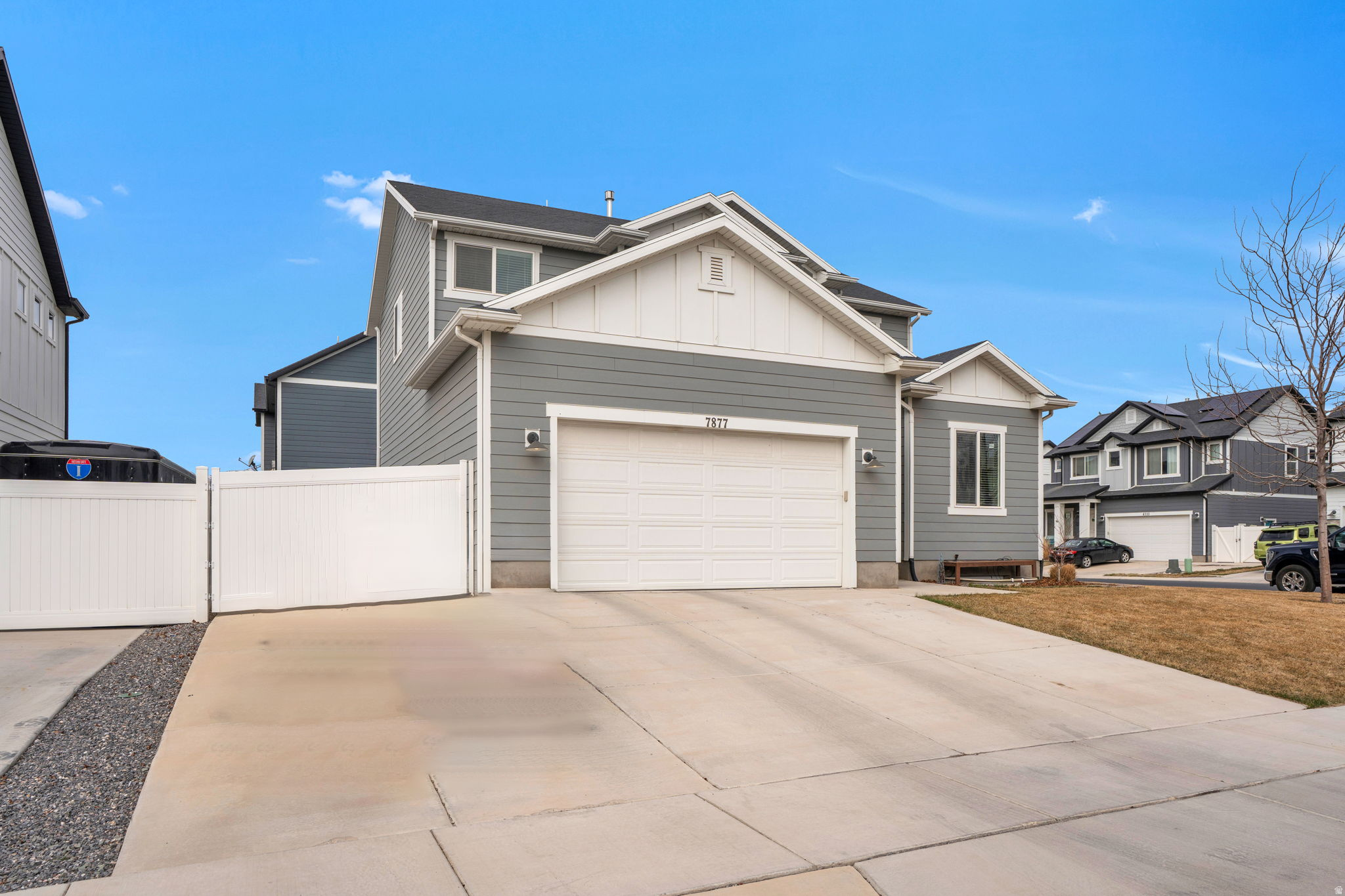 7877 N BUR OAK DR