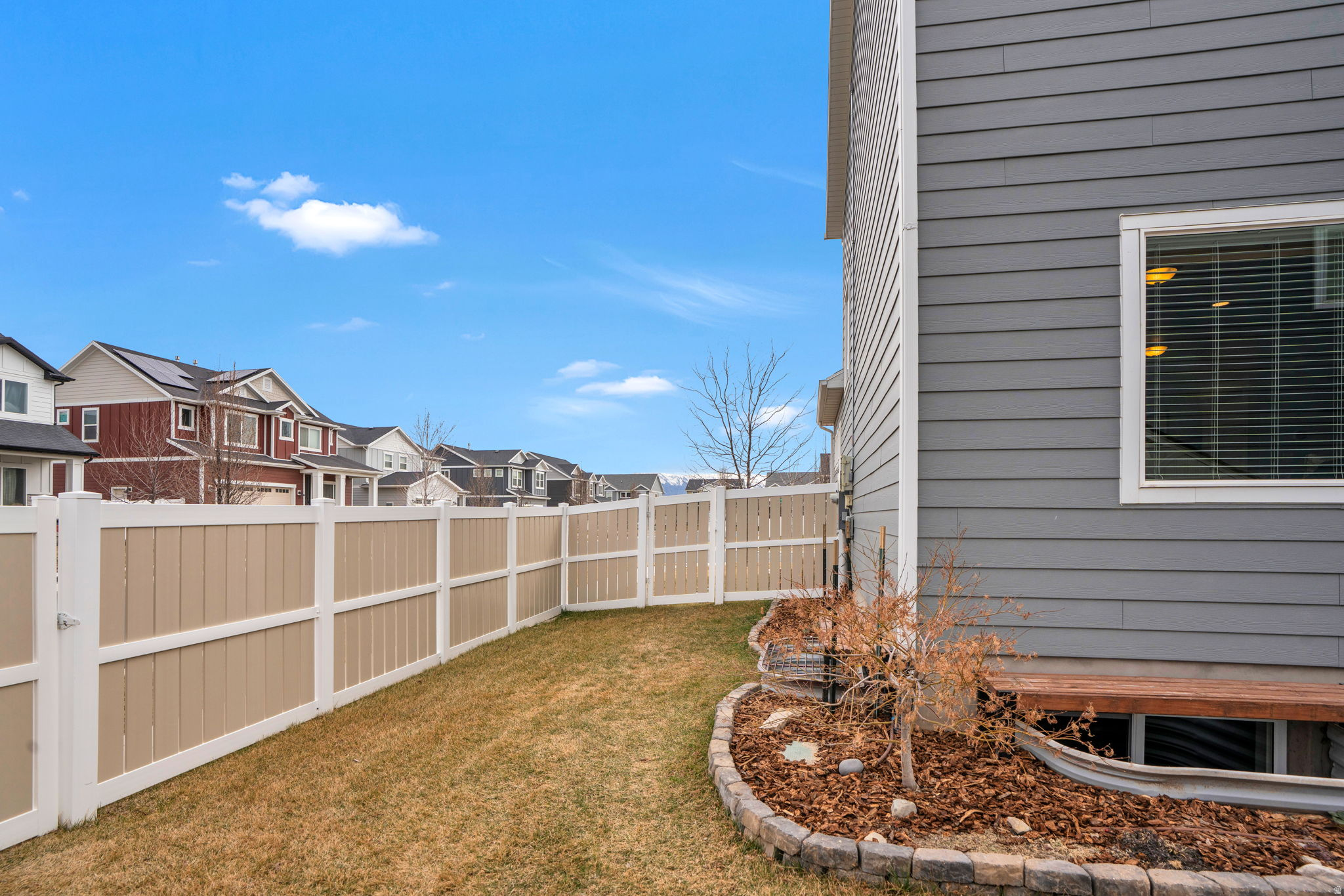 7877 N BUR OAK DR