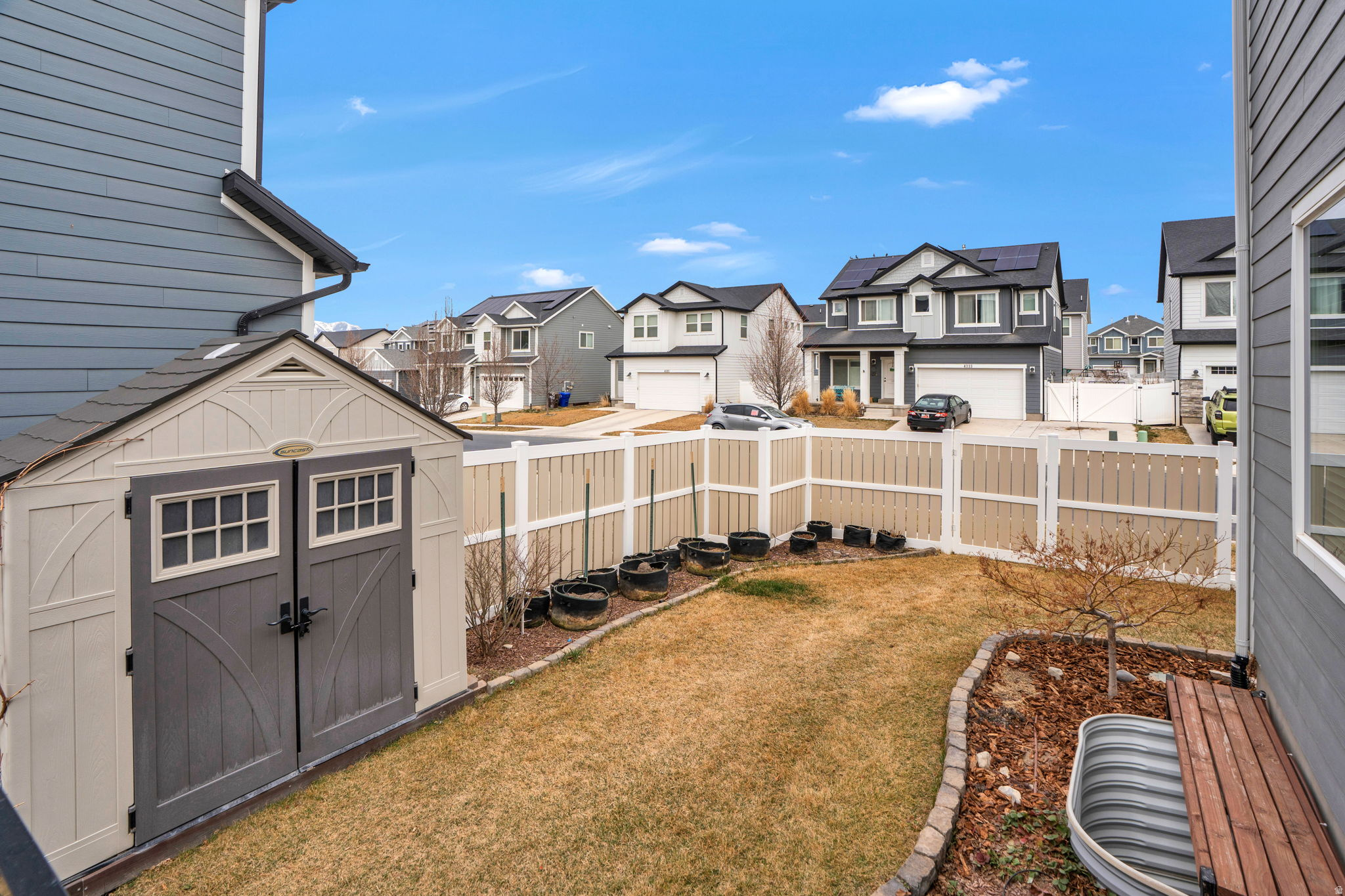 7877 N BUR OAK DR