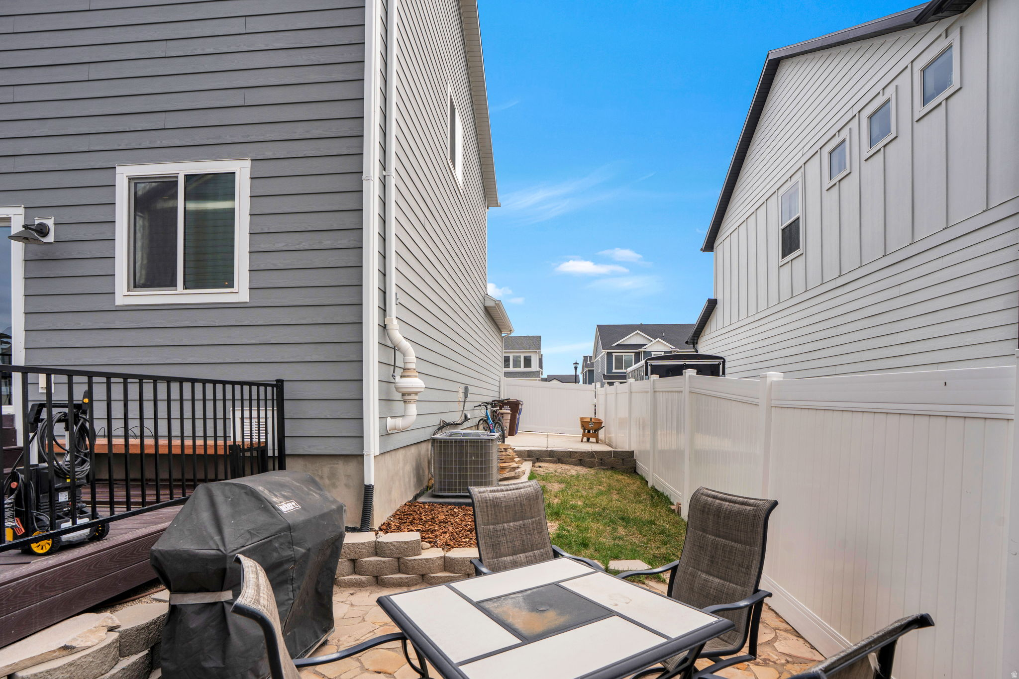 7877 N BUR OAK DR
