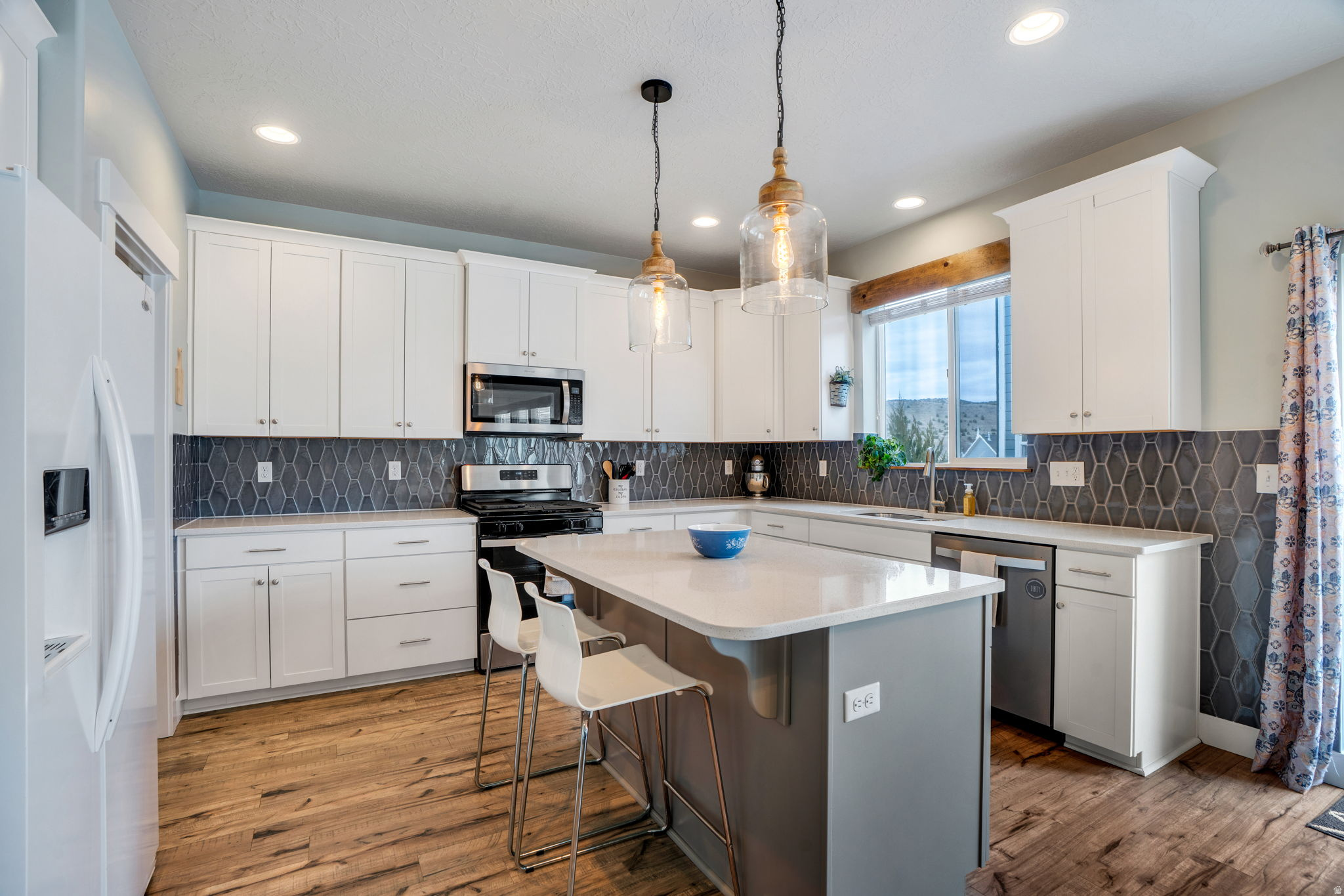 7877 N BUR OAK DR