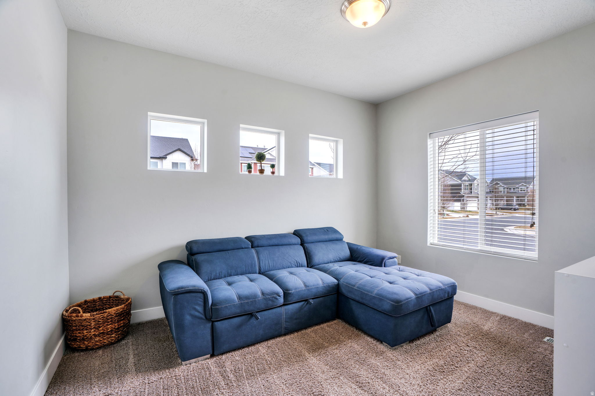 7877 N BUR OAK DR