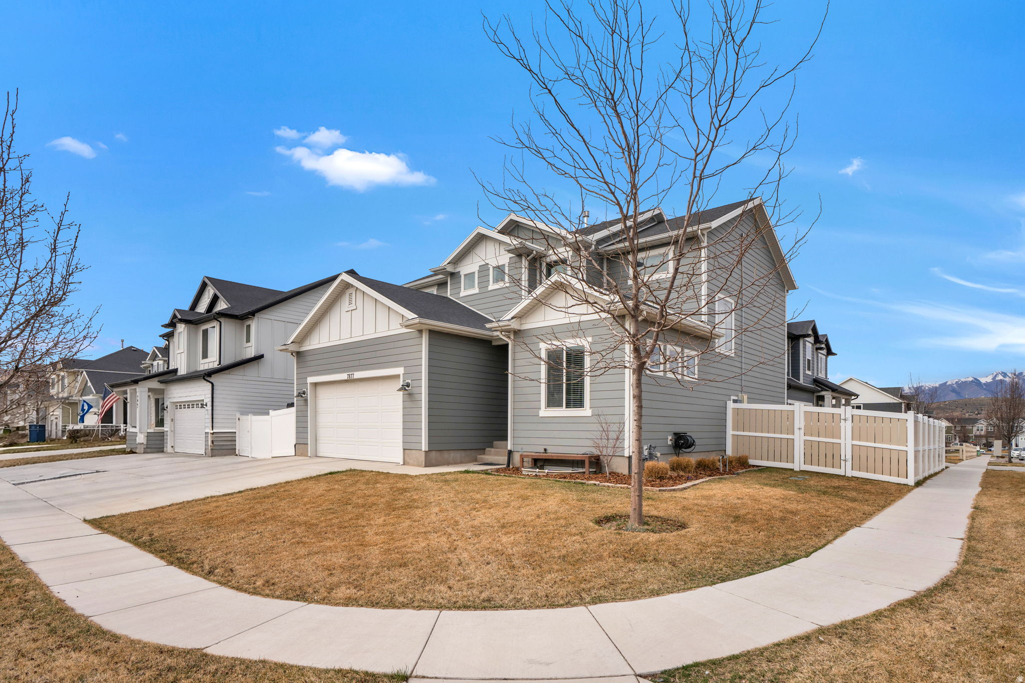 7877 N BUR OAK DR