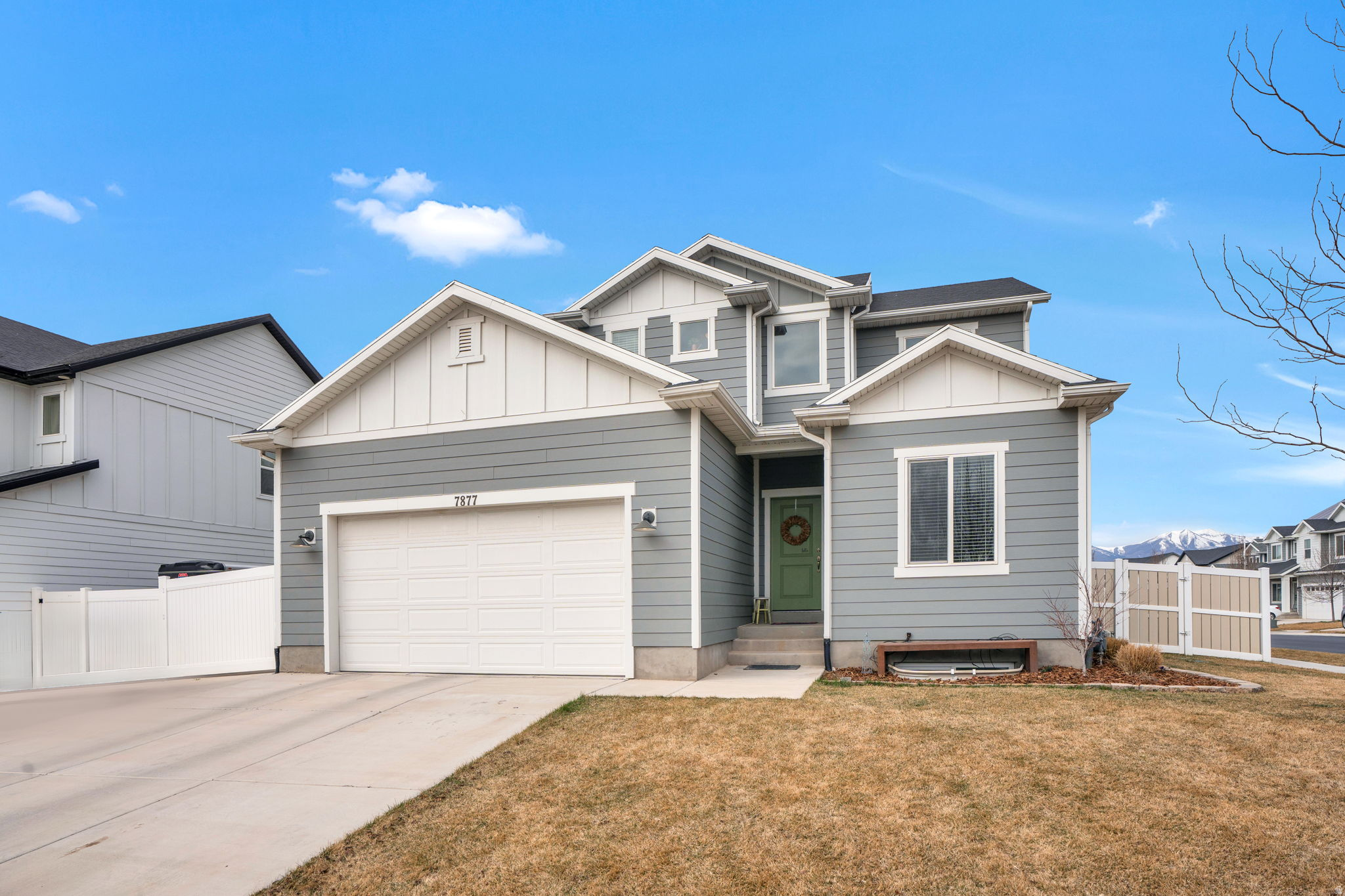 7877 N BUR OAK DR