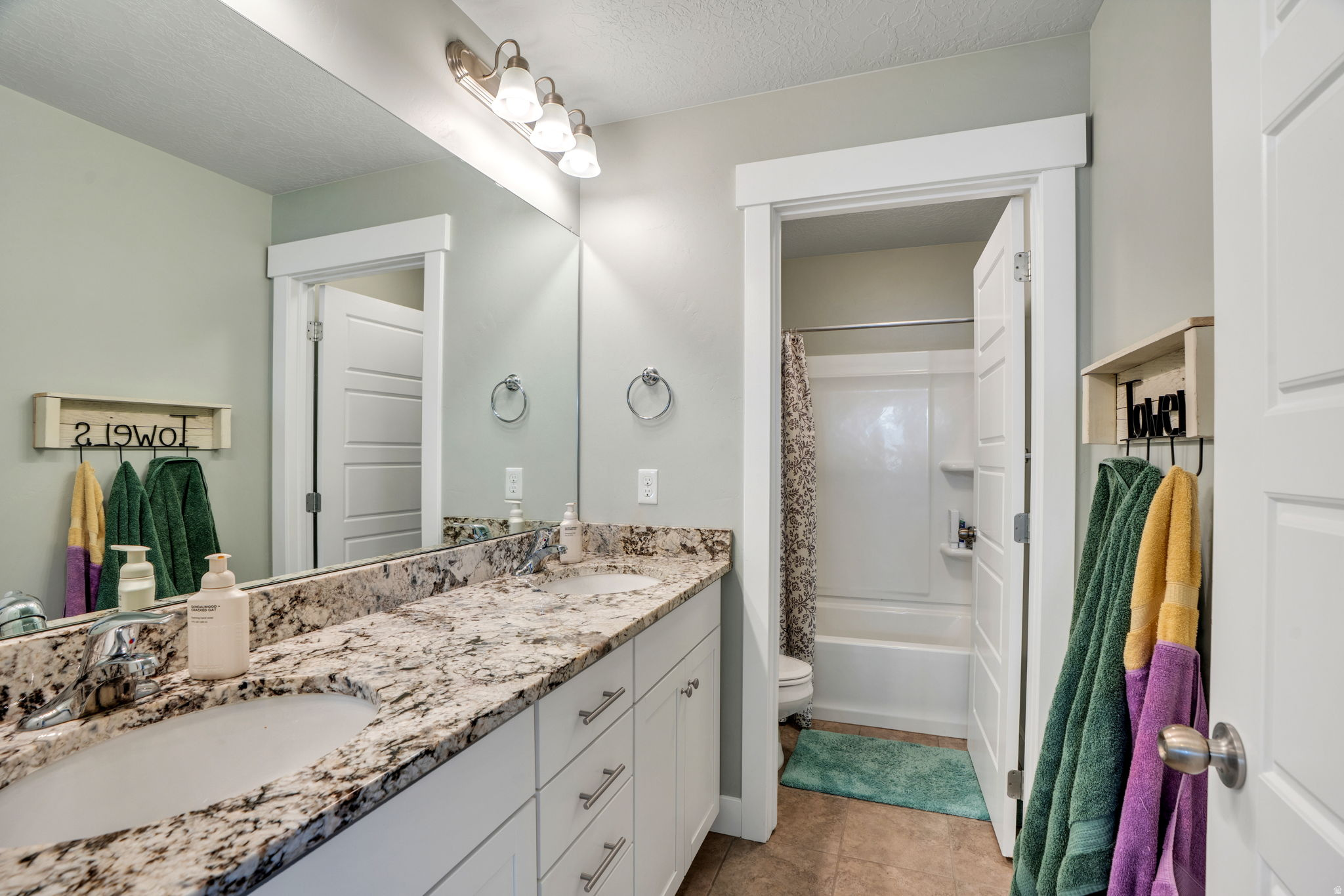 7877 N BUR OAK DR