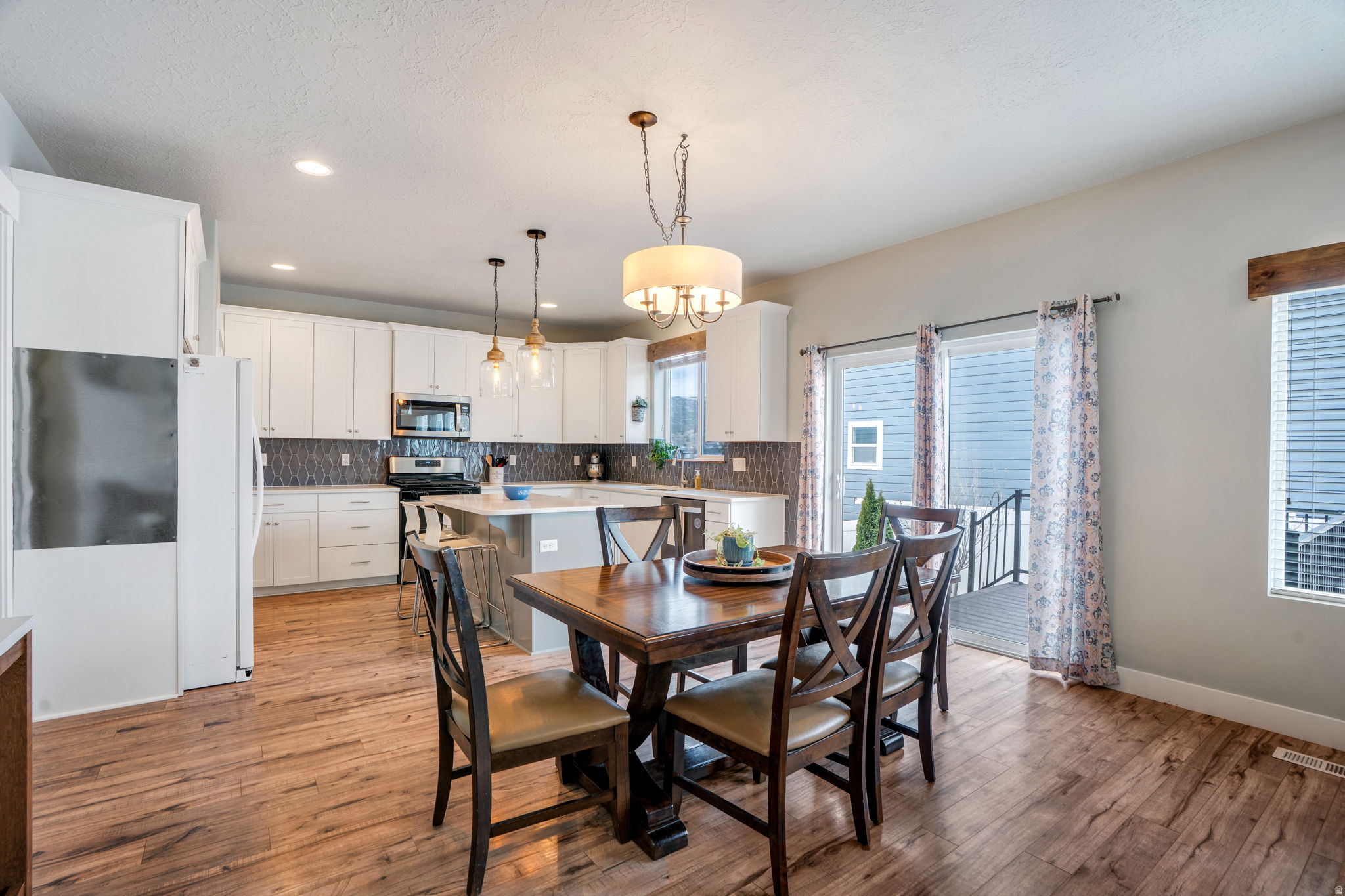 7877 N BUR OAK DR