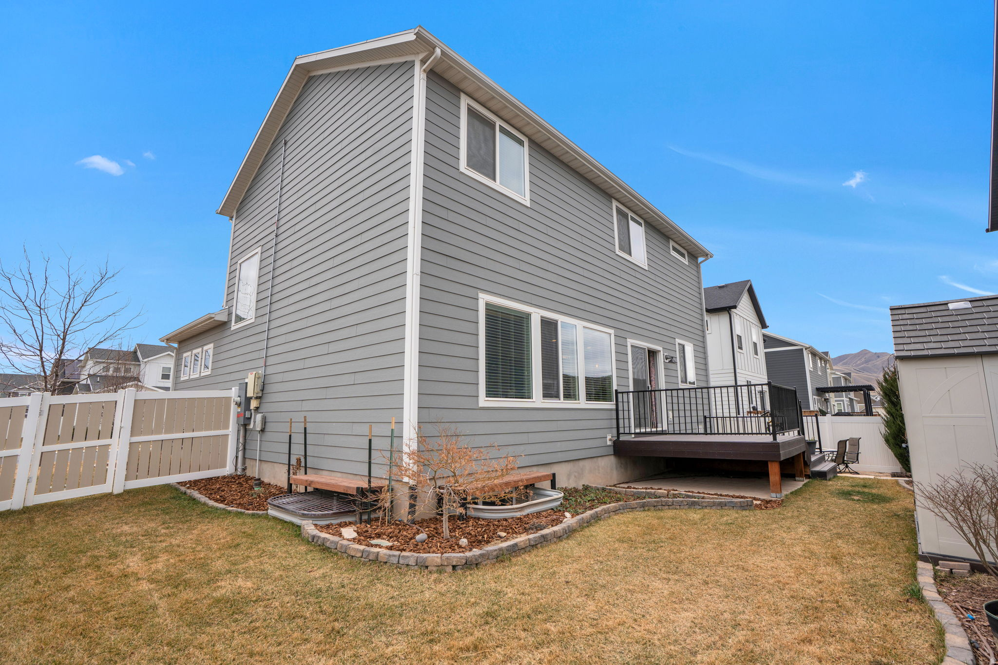 7877 N BUR OAK DR