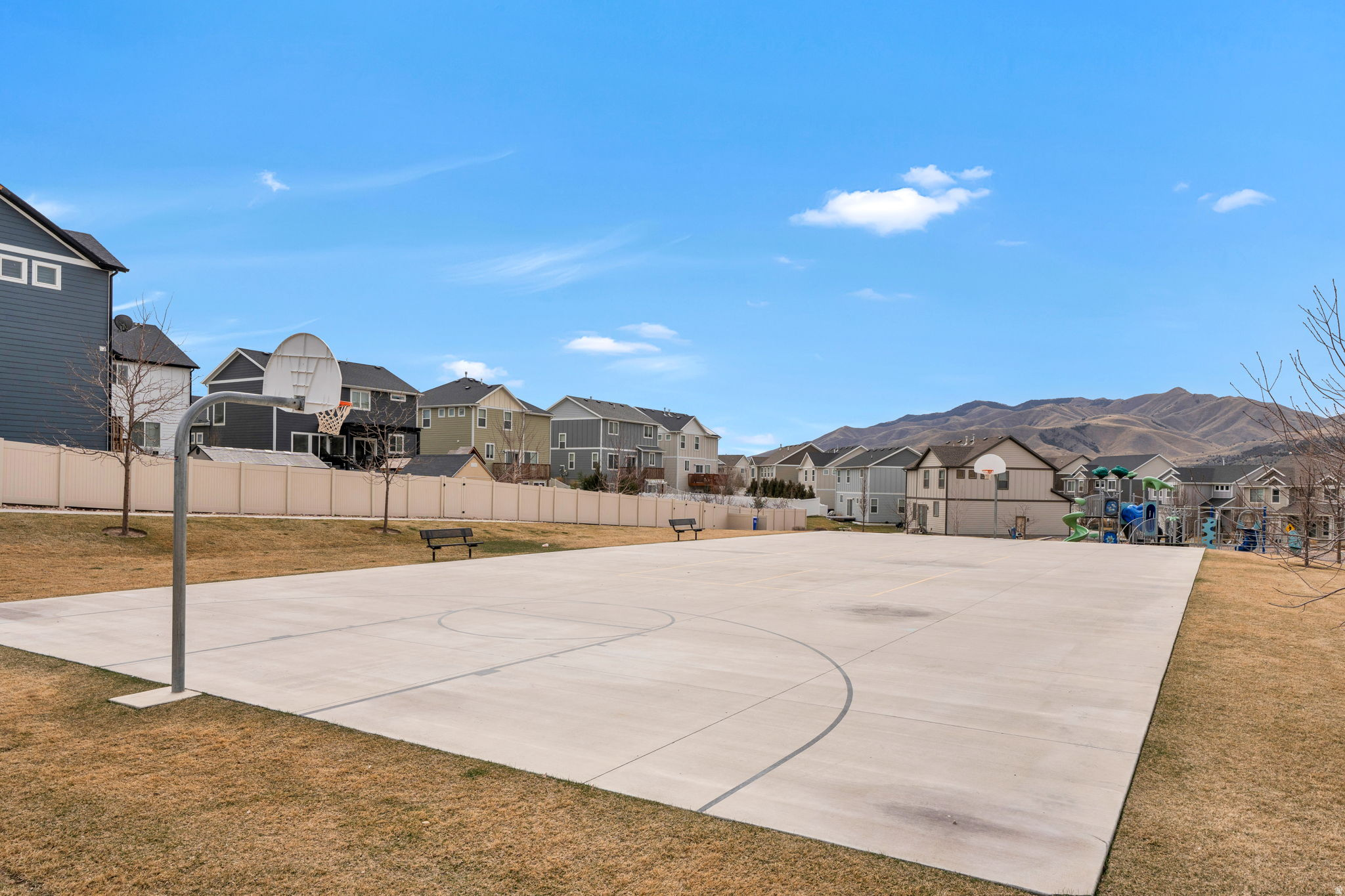 7877 N BUR OAK DR