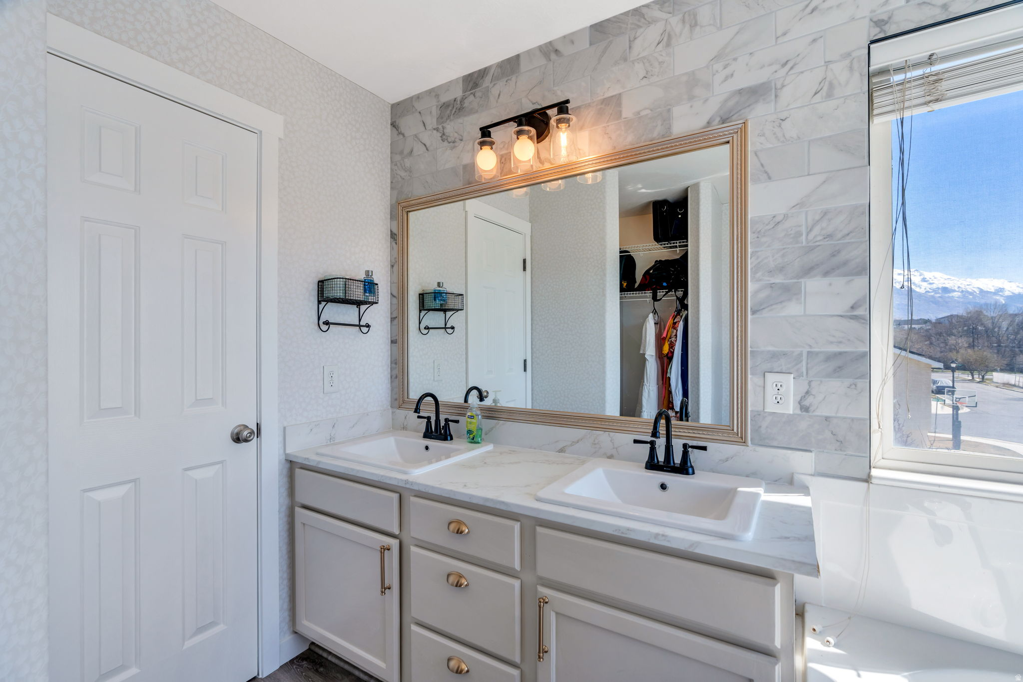 1512 N 250 W
