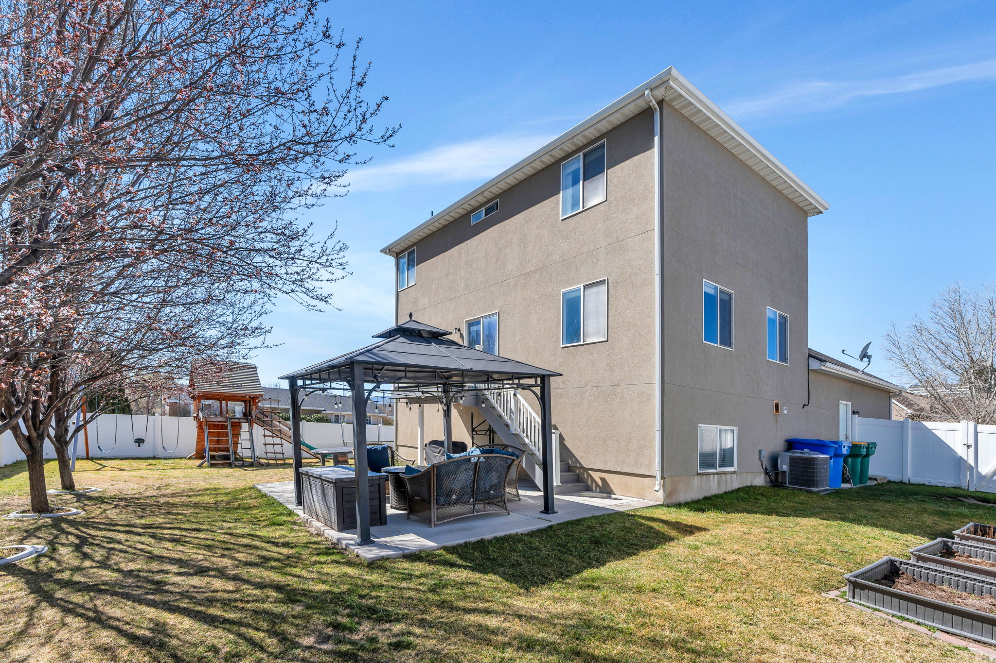 1512 N 250 W