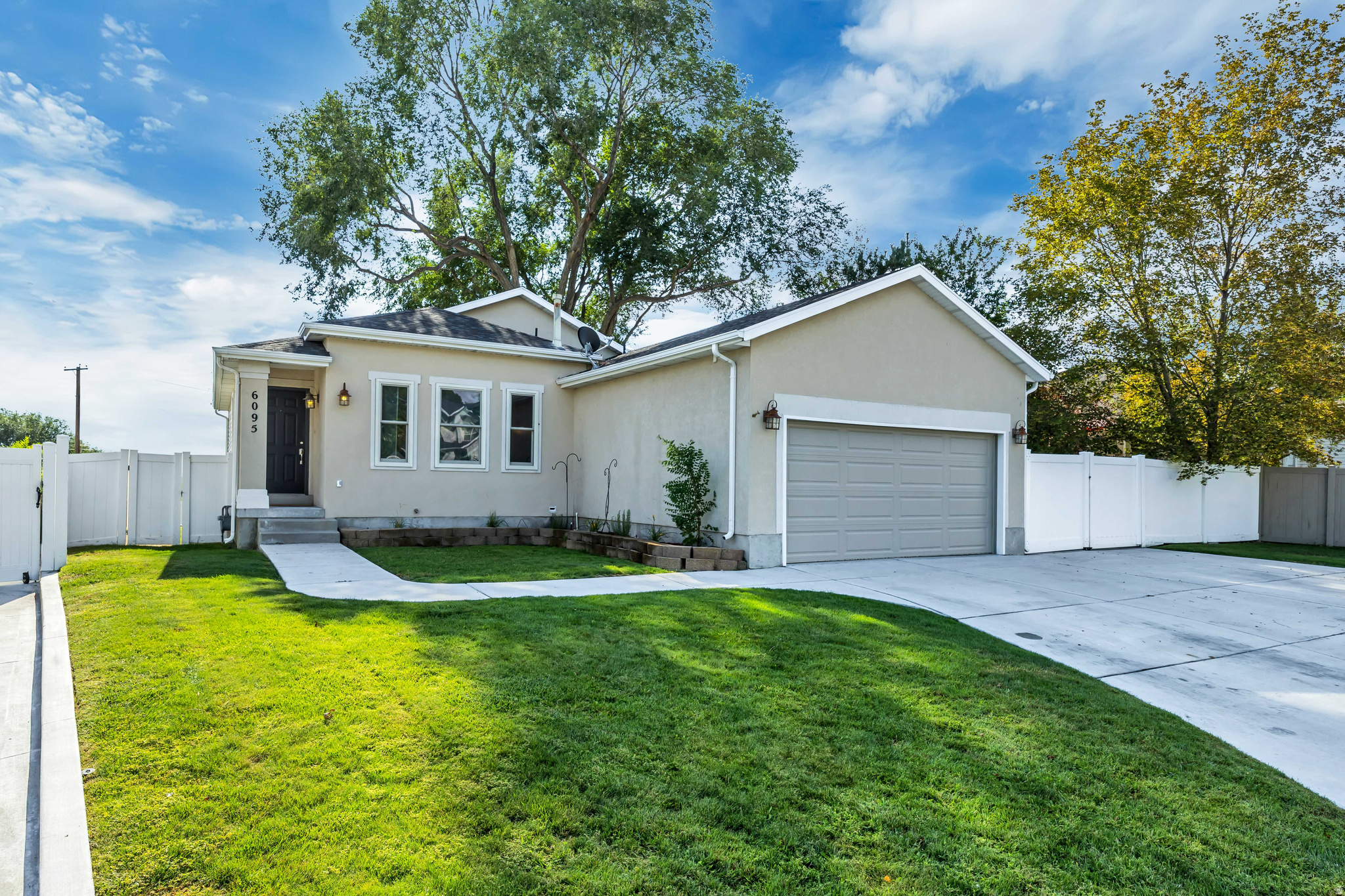 6095 S KAROS CIR