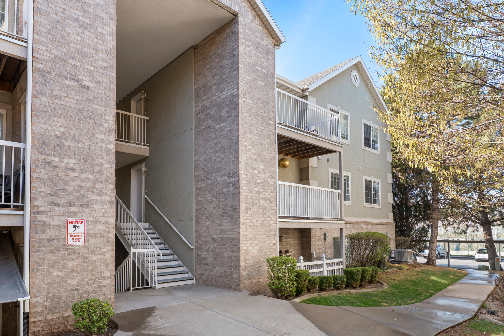 1326 W 1480 N