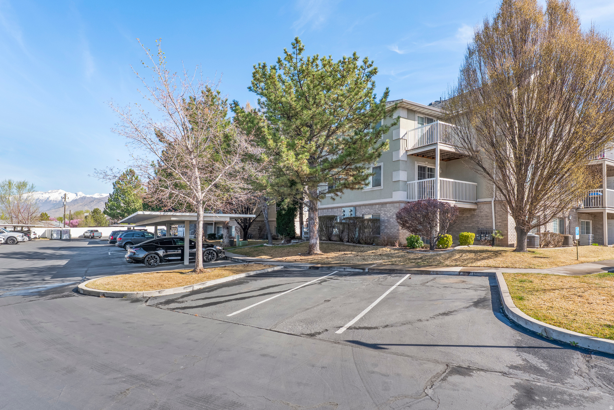 1326 W 1480 N
