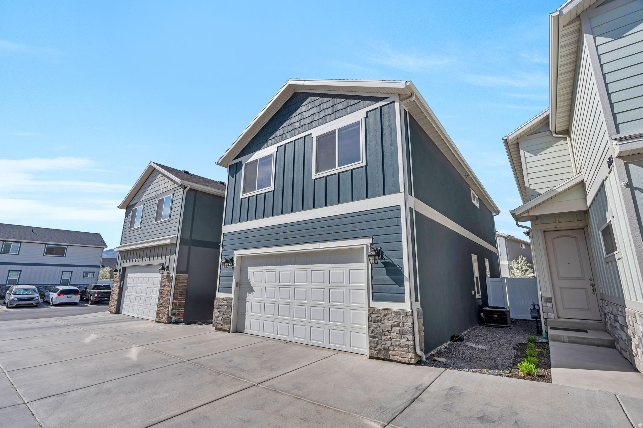 8703 N RIVIERA ALY