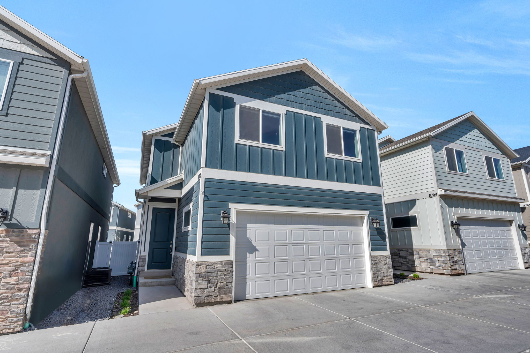 8703 N RIVIERA ALY
