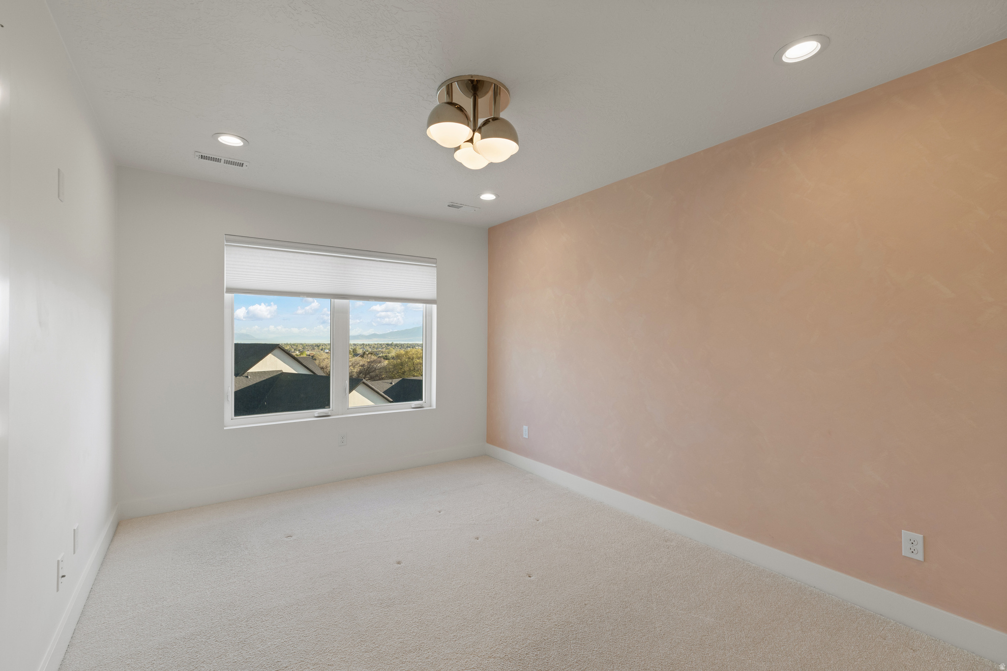 501 W DEVEY DR