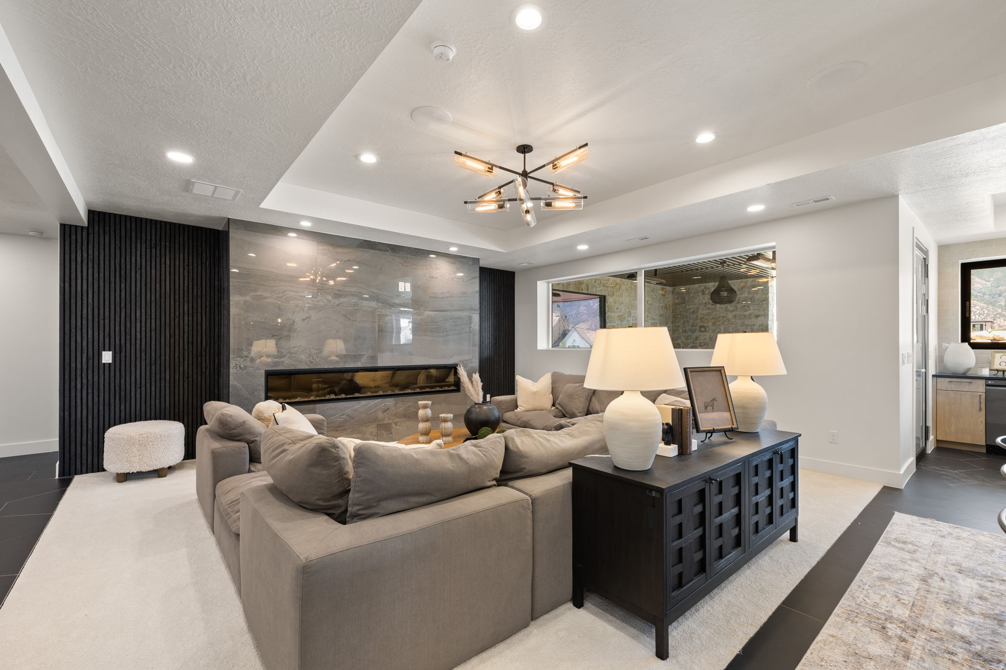 501 W DEVEY DR