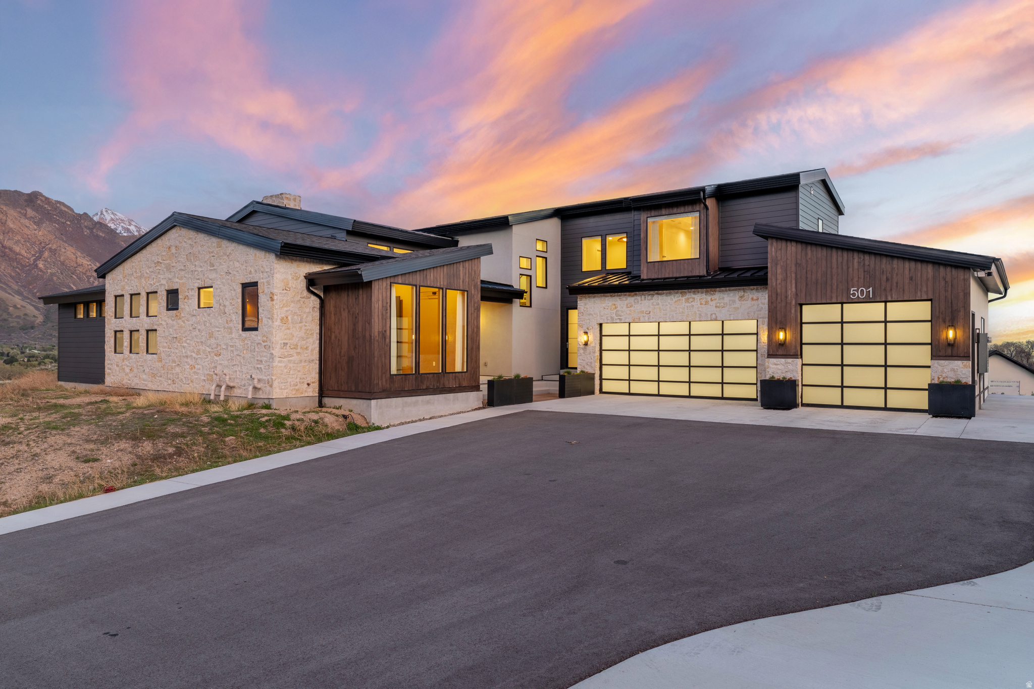 501 W DEVEY DR