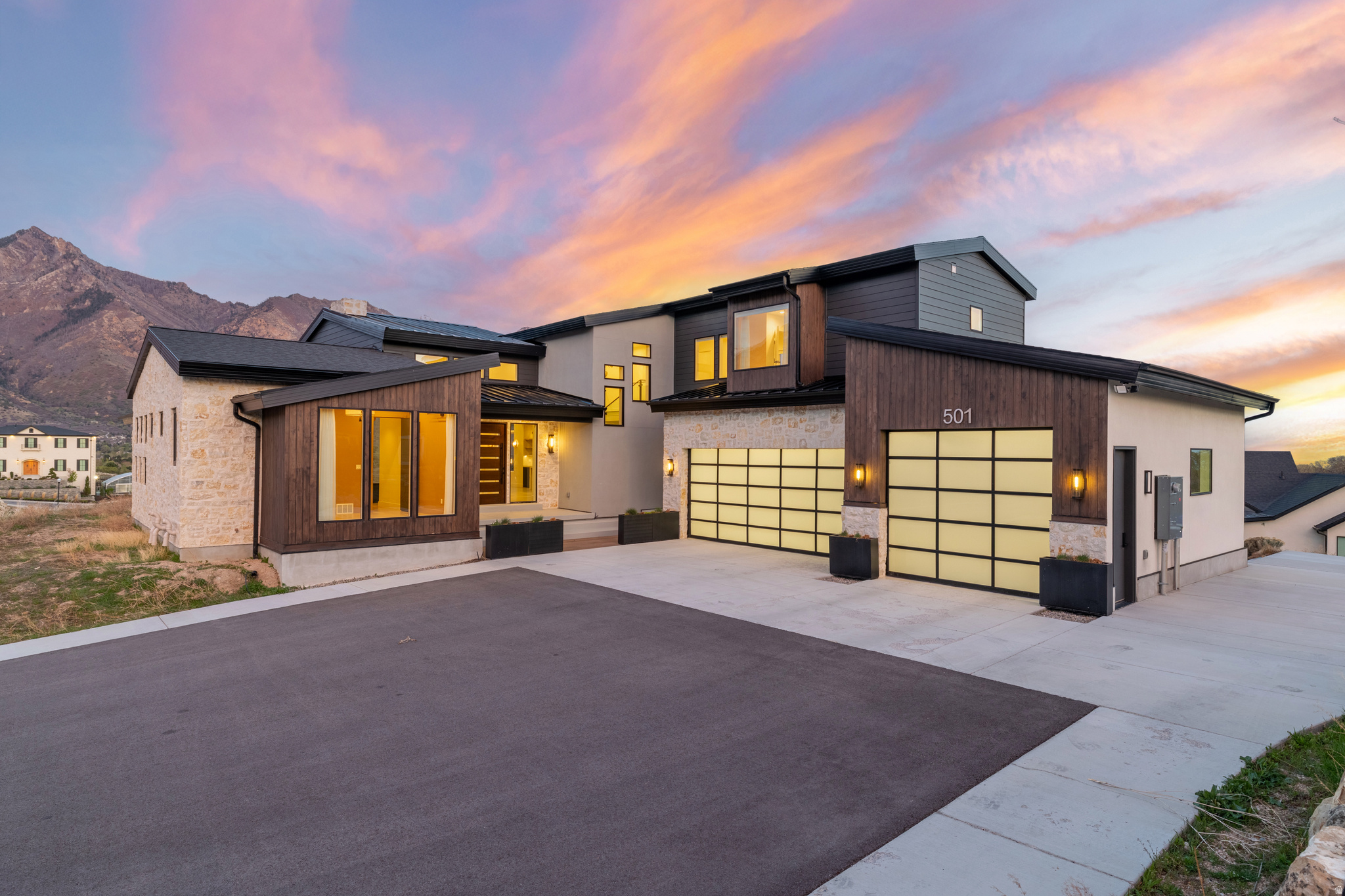501 W DEVEY DR