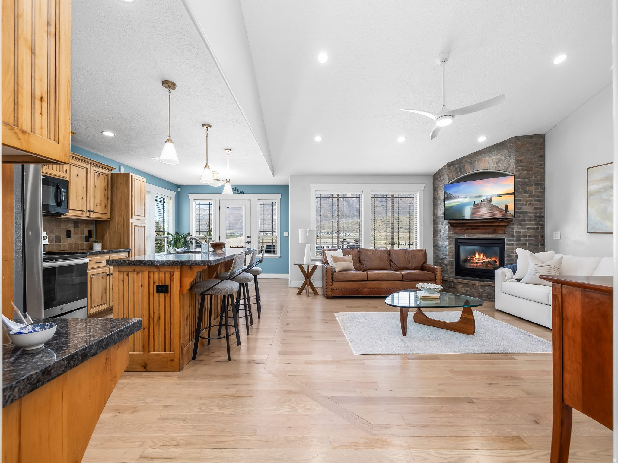 1183 E FOOTHILL DR