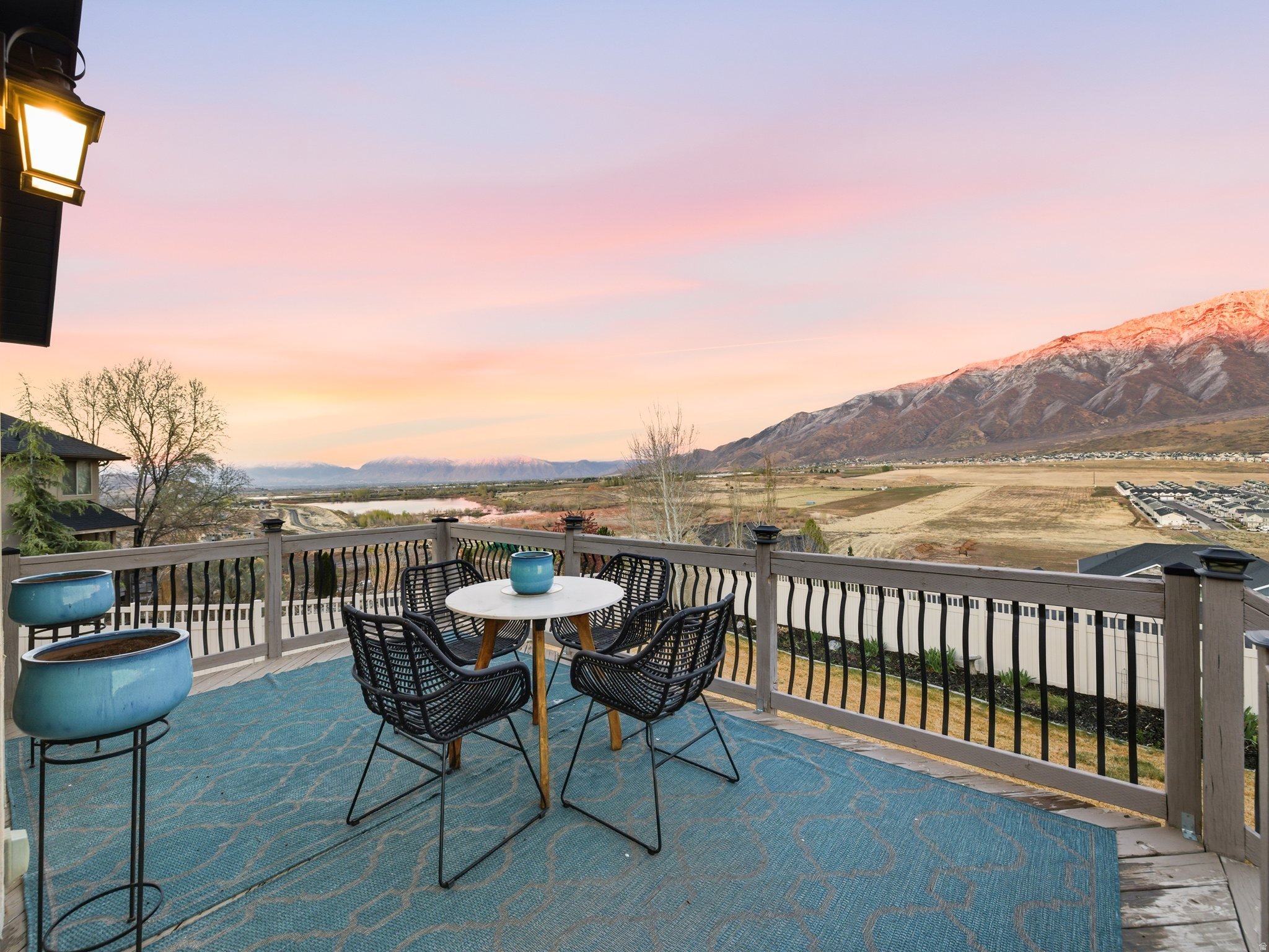 1183 E FOOTHILL DR