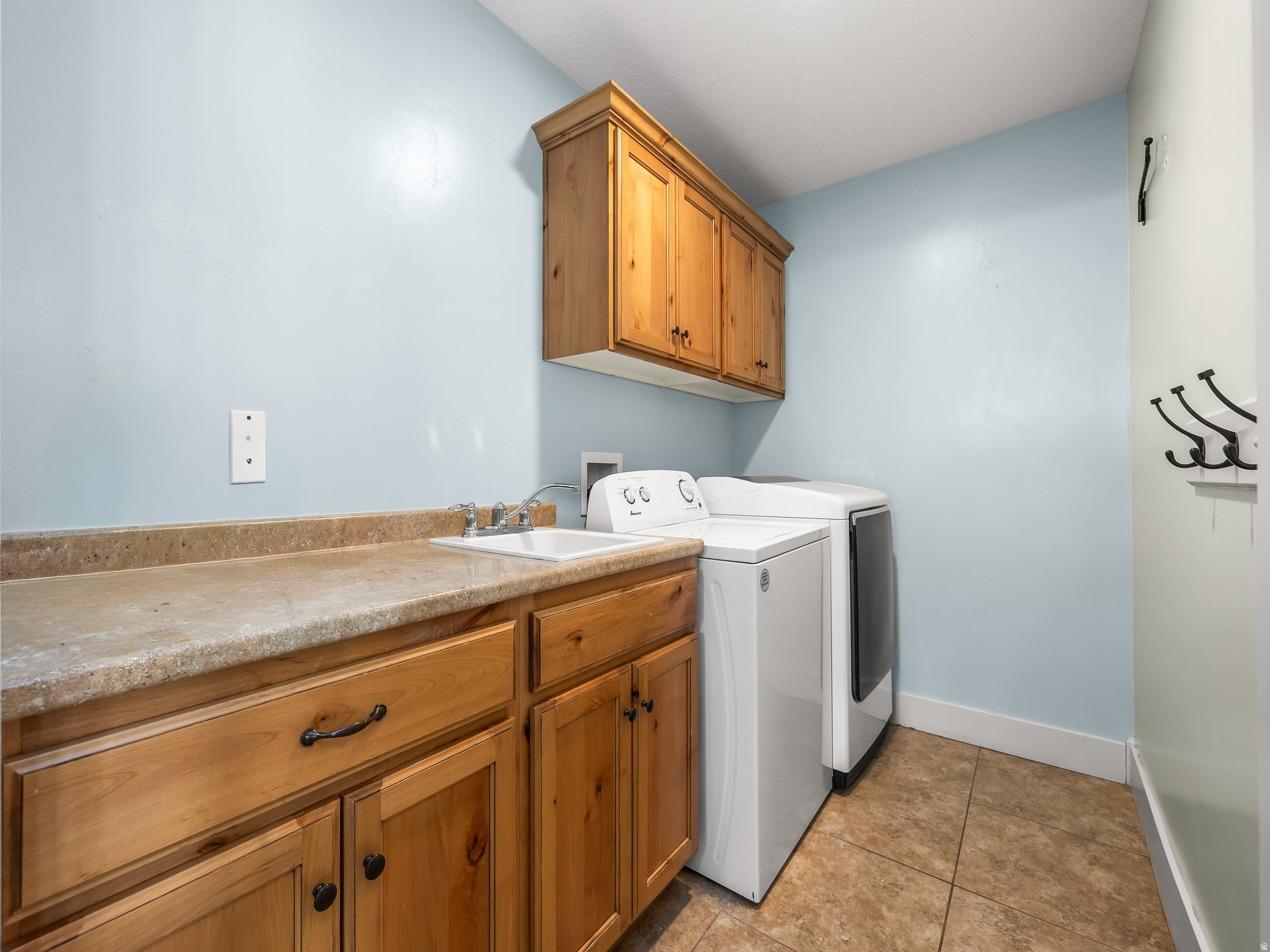 1183 E FOOTHILL DR