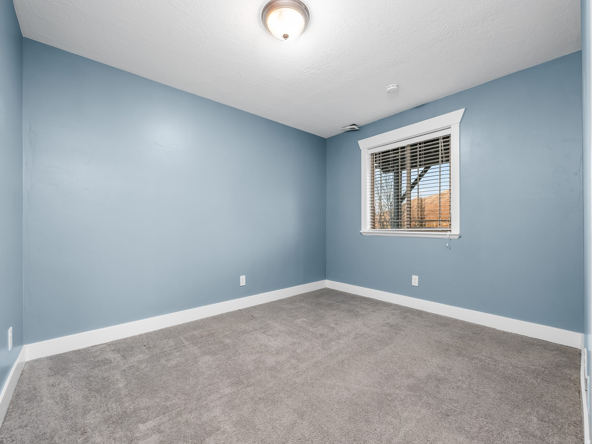 1183 E FOOTHILL DR