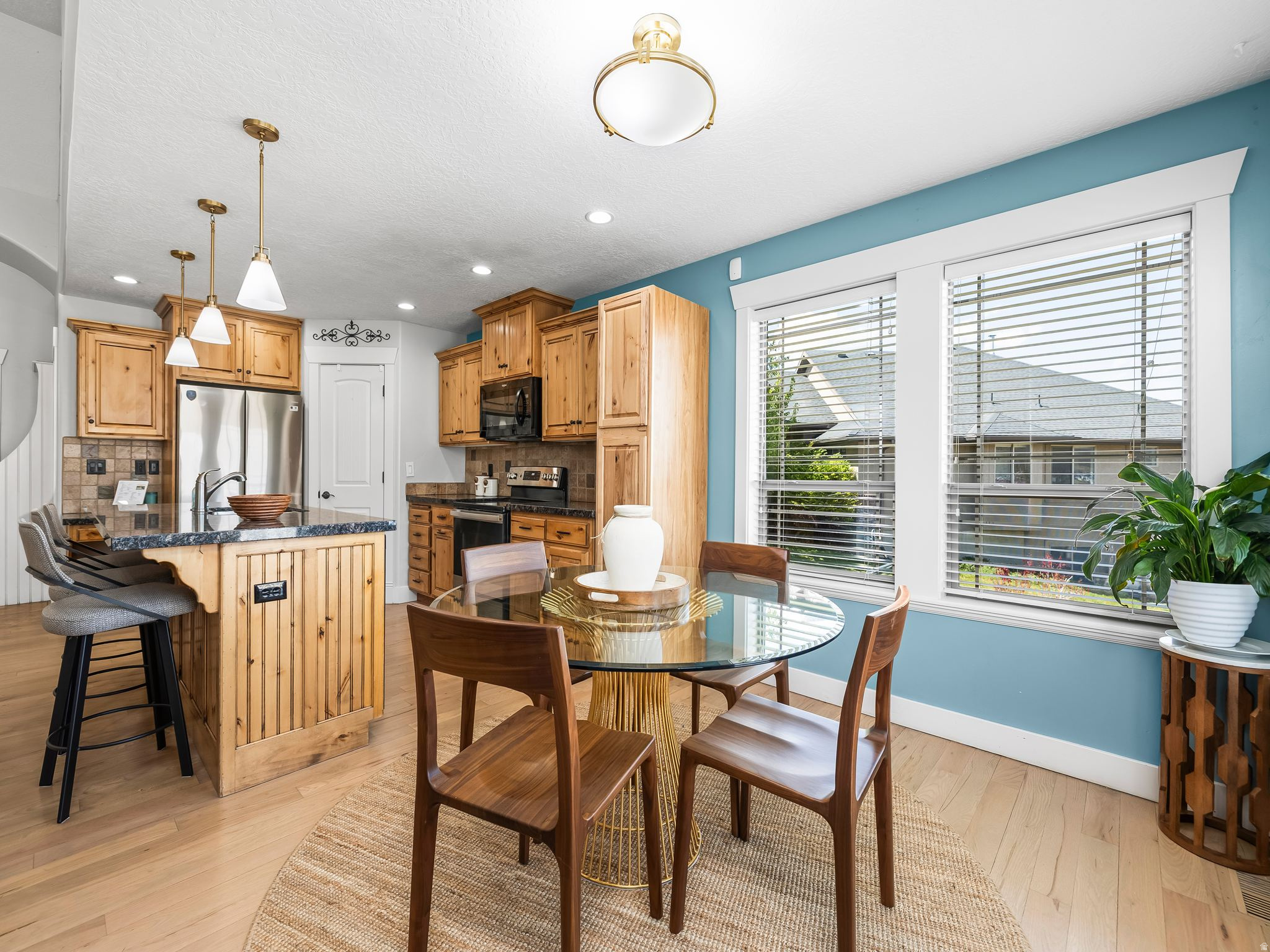 1183 E FOOTHILL DR