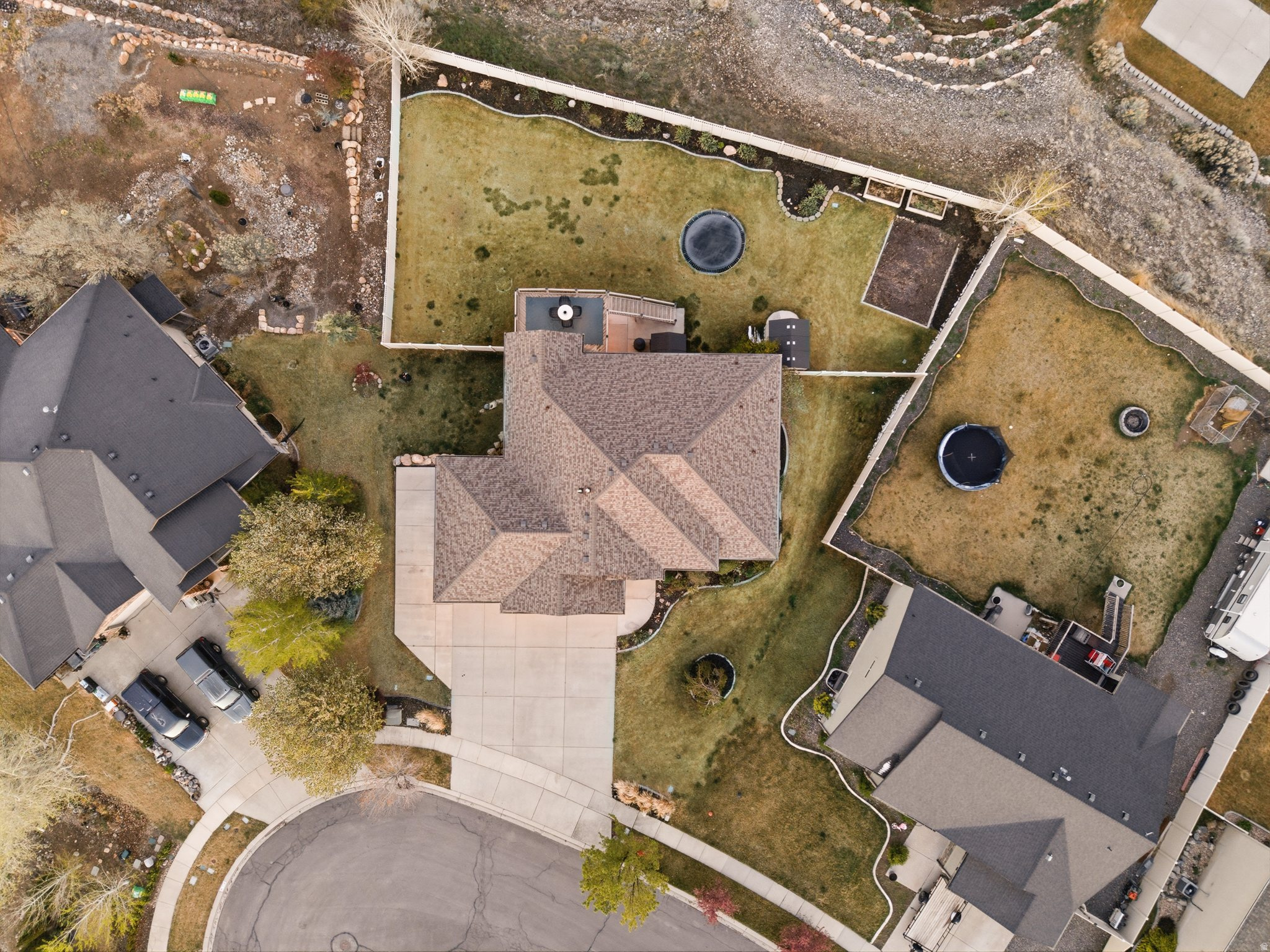 1183 E FOOTHILL DR