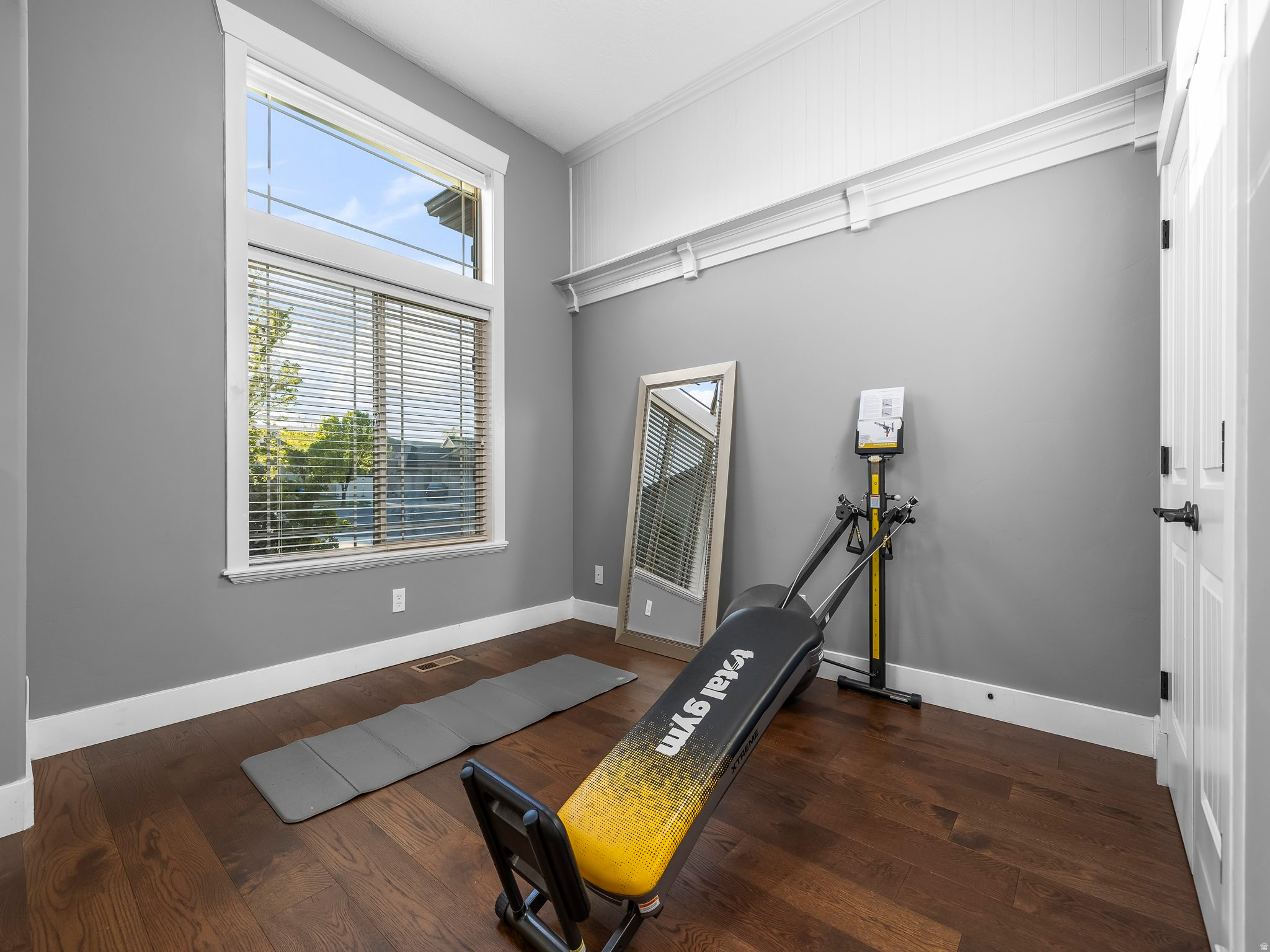 1183 E FOOTHILL DR