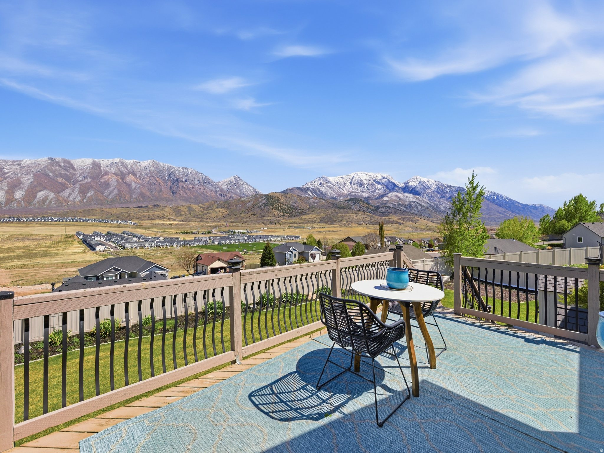 1183 E FOOTHILL DR