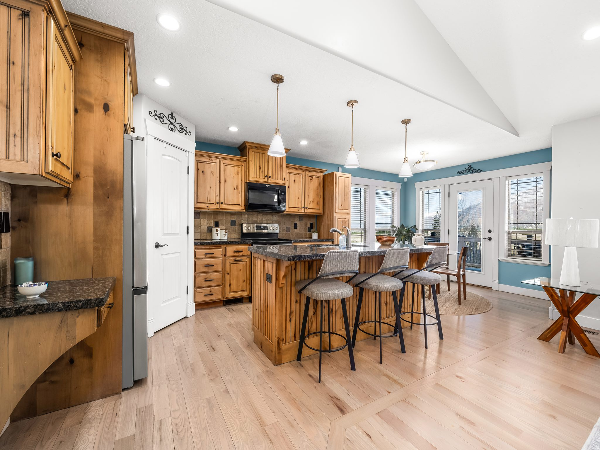 1183 E FOOTHILL DR