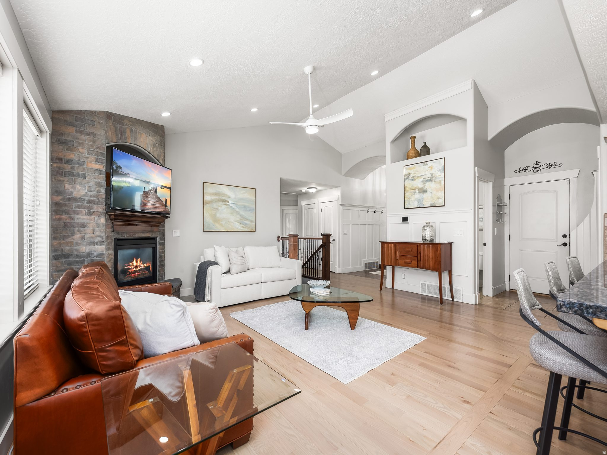 1183 E FOOTHILL DR