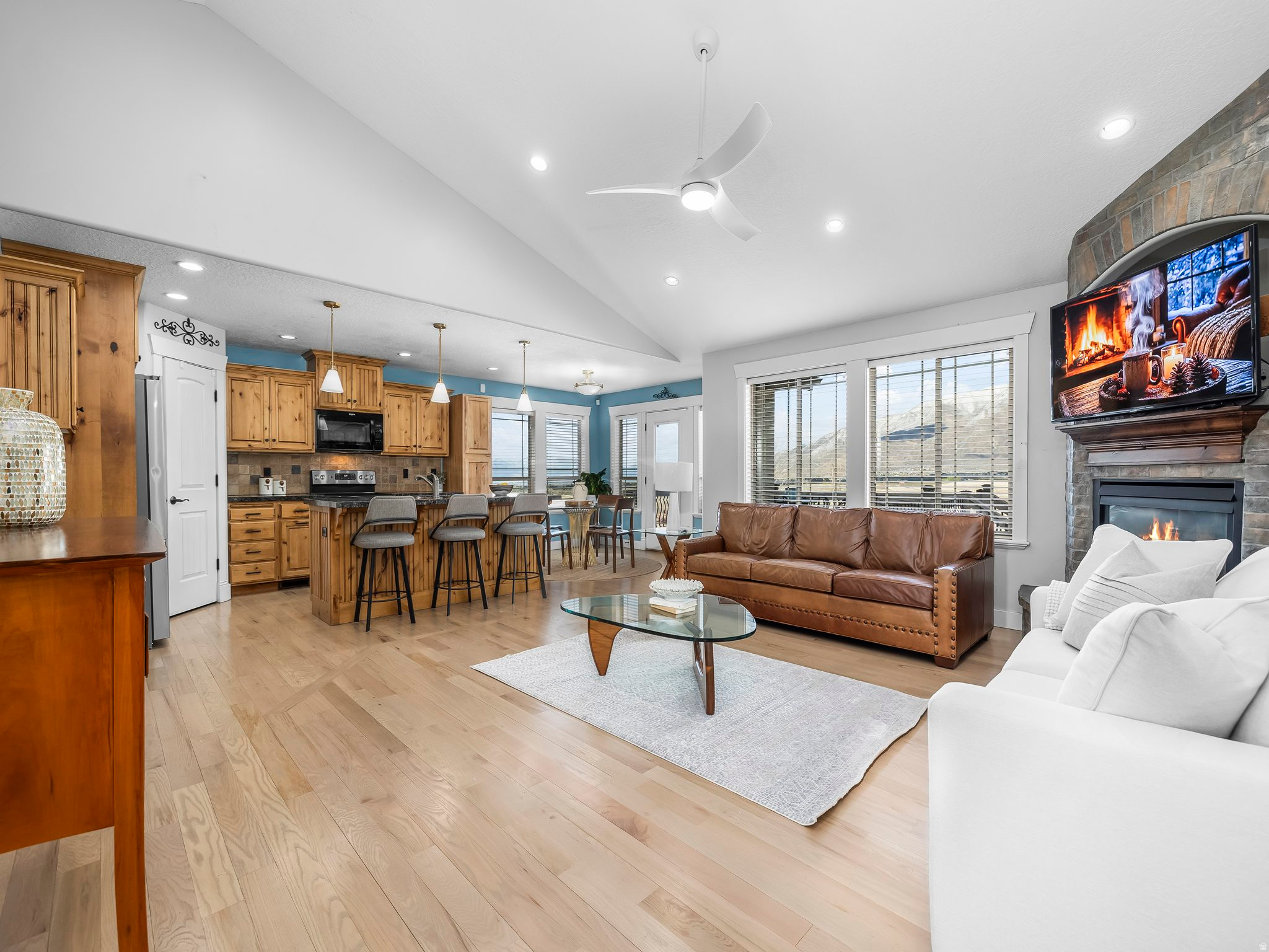 1183 E FOOTHILL DR