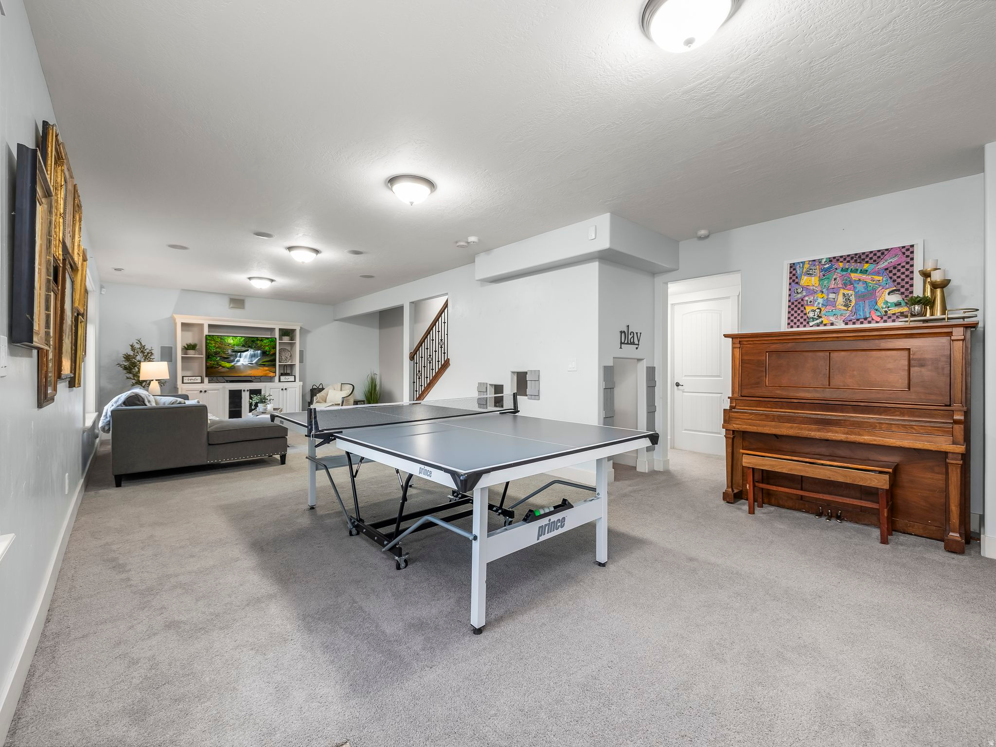 1183 E FOOTHILL DR