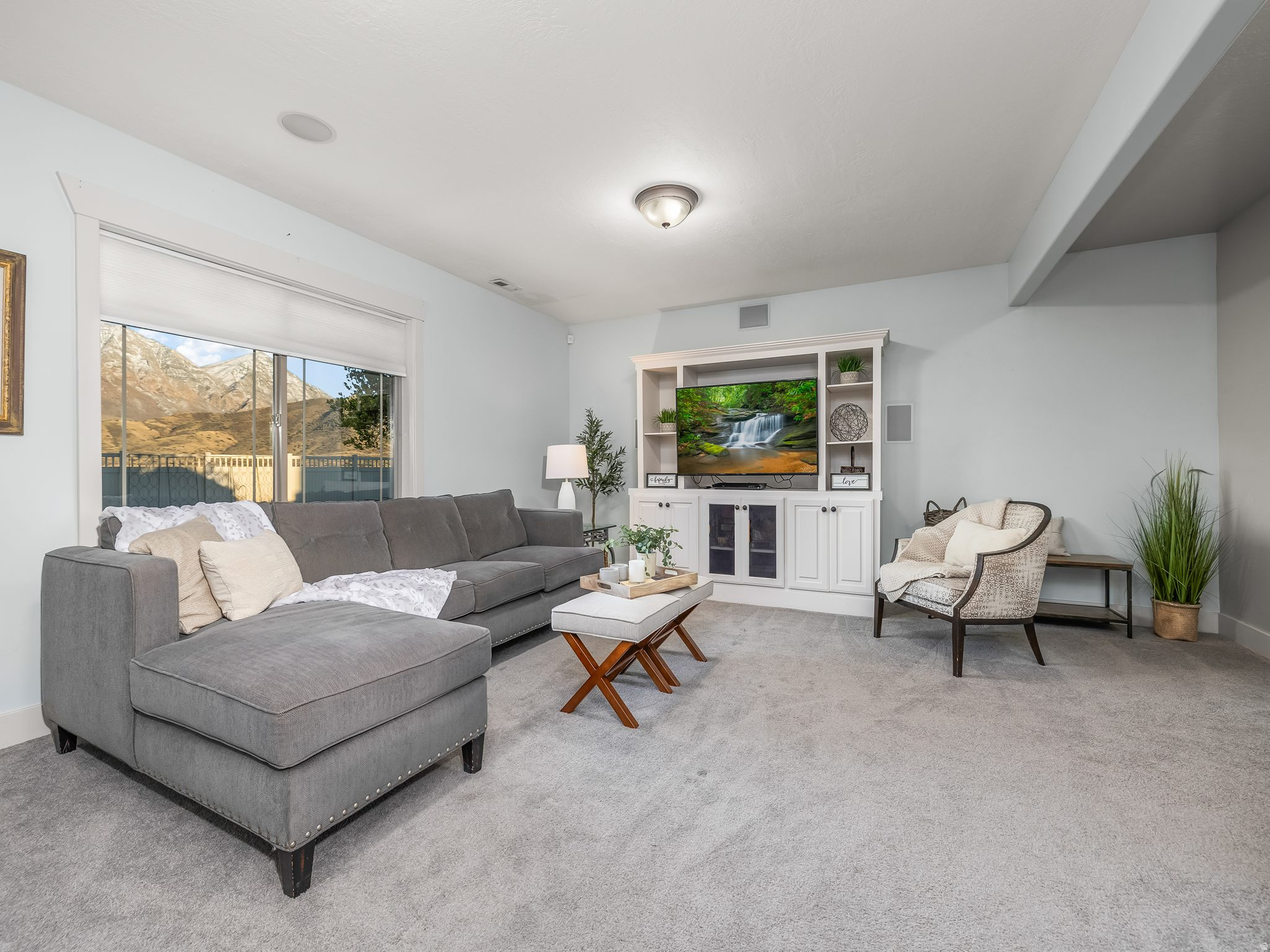 1183 E FOOTHILL DR