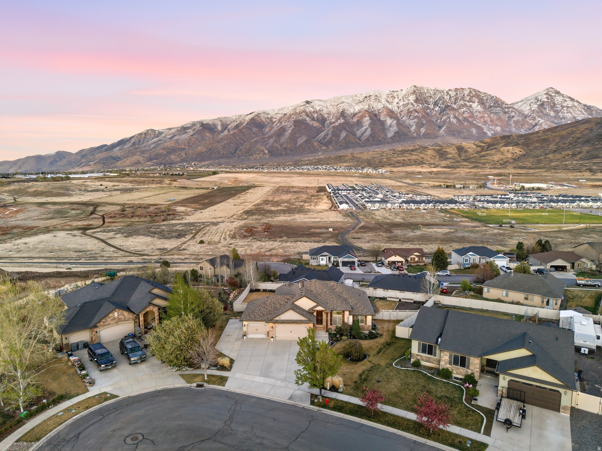 1183 E FOOTHILL DR