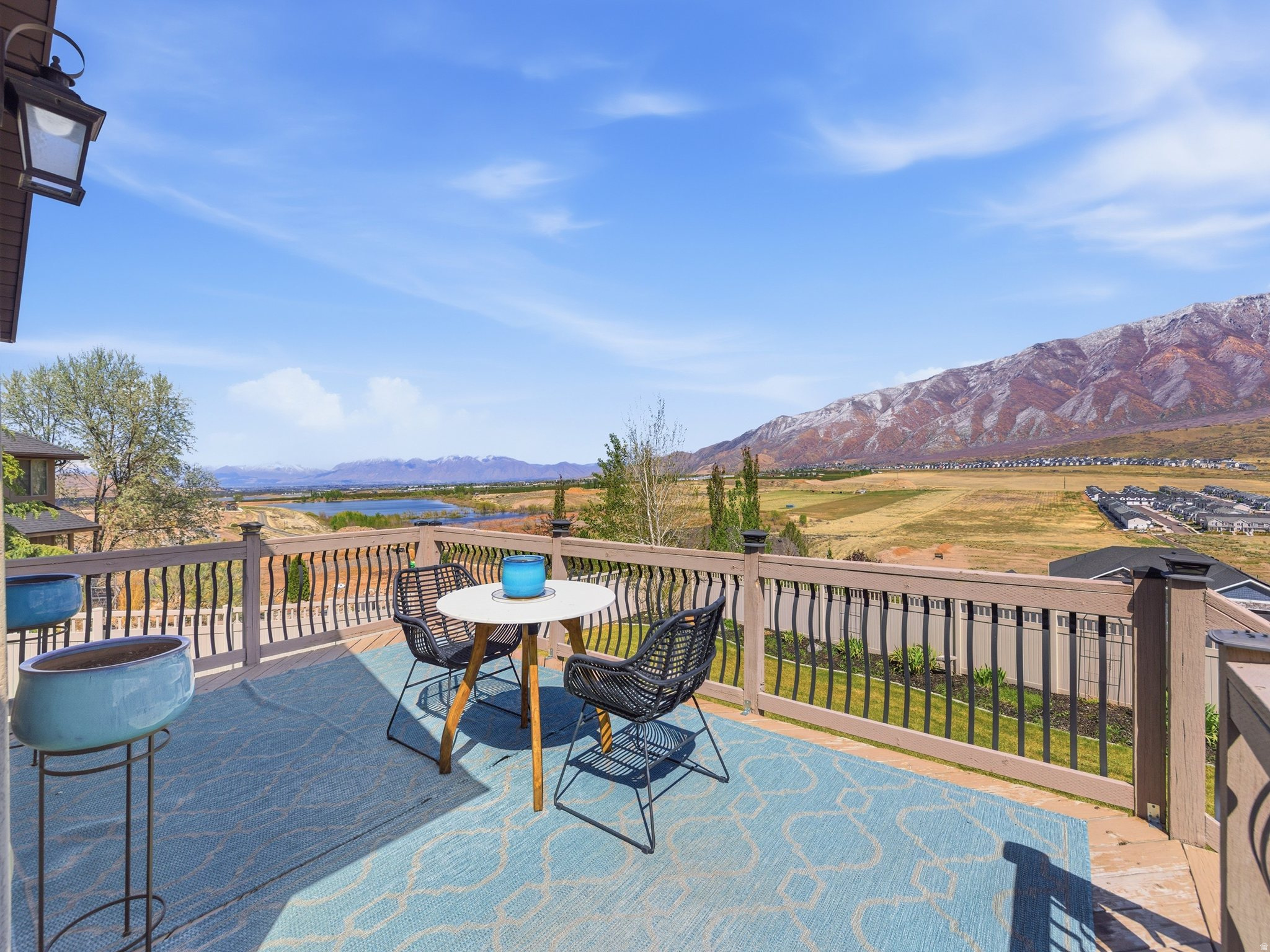 1183 E FOOTHILL DR